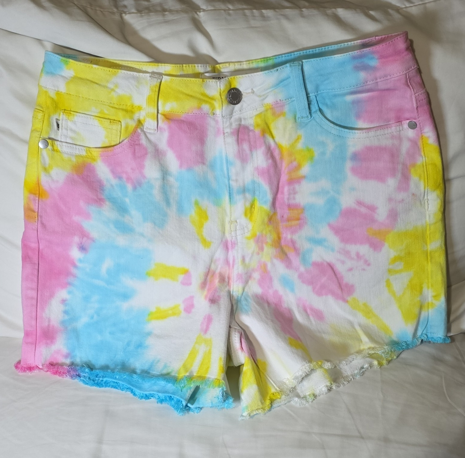 Judy Blue Women’s Tie-Dye Denim Cut-Off Shorts Mid Rise Stretch M JB150082