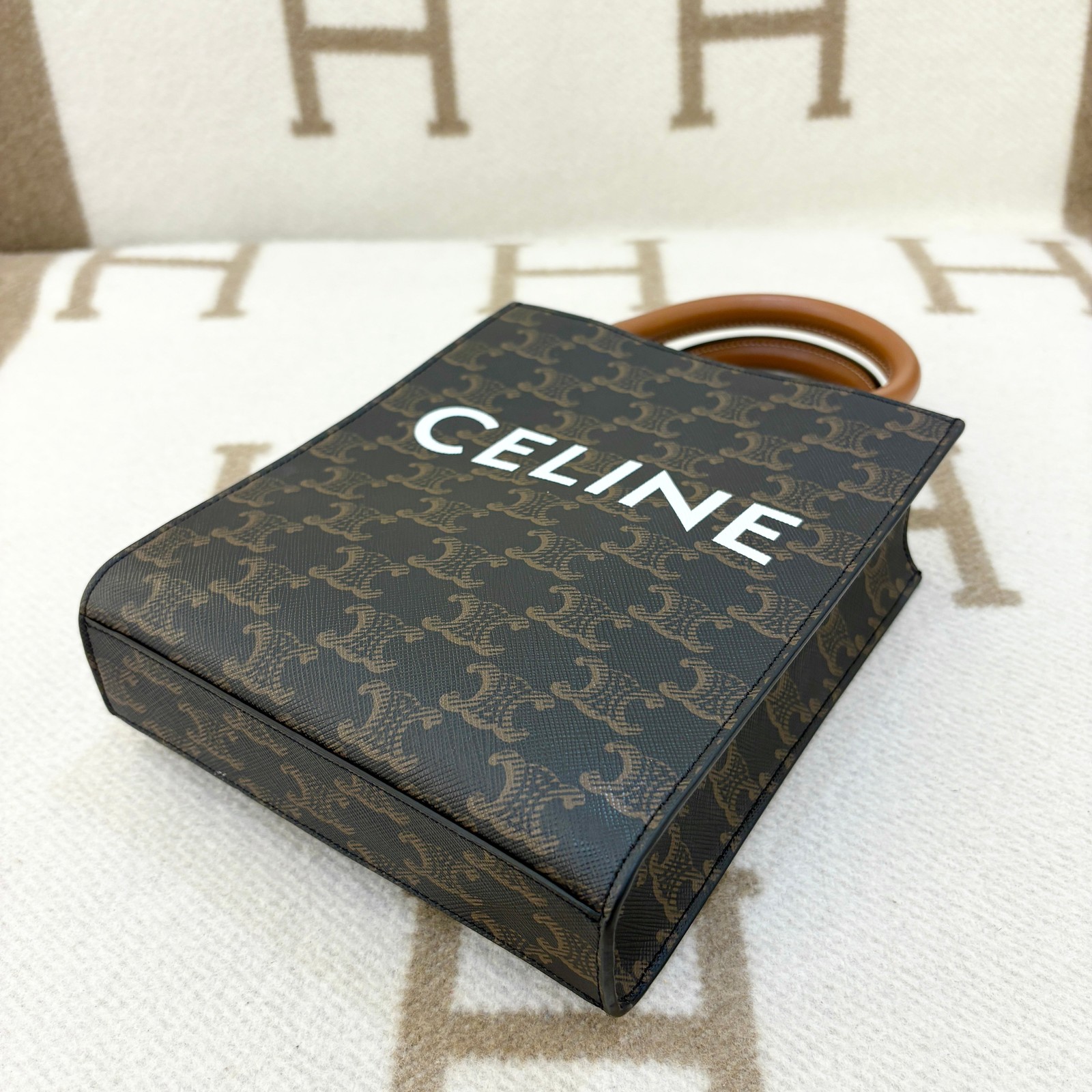 Celine Nano Vertical Cabas Brown Charcoal Triomphe (0610m5)