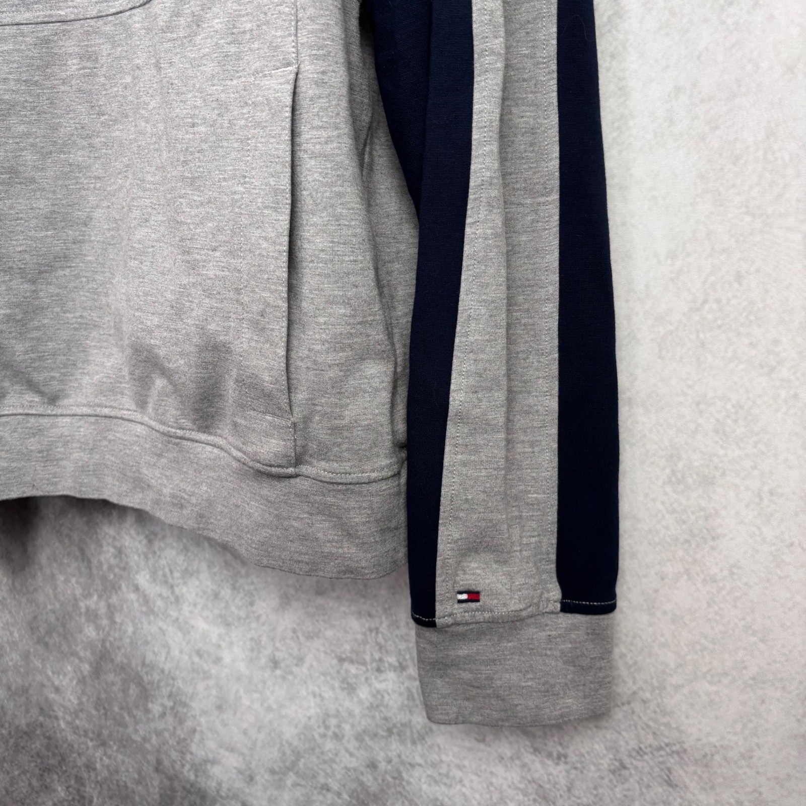 Tommy Hilfiger Men’s 1/4 Zip Pullover Kangaroo Pocket Spellout Gray Medium