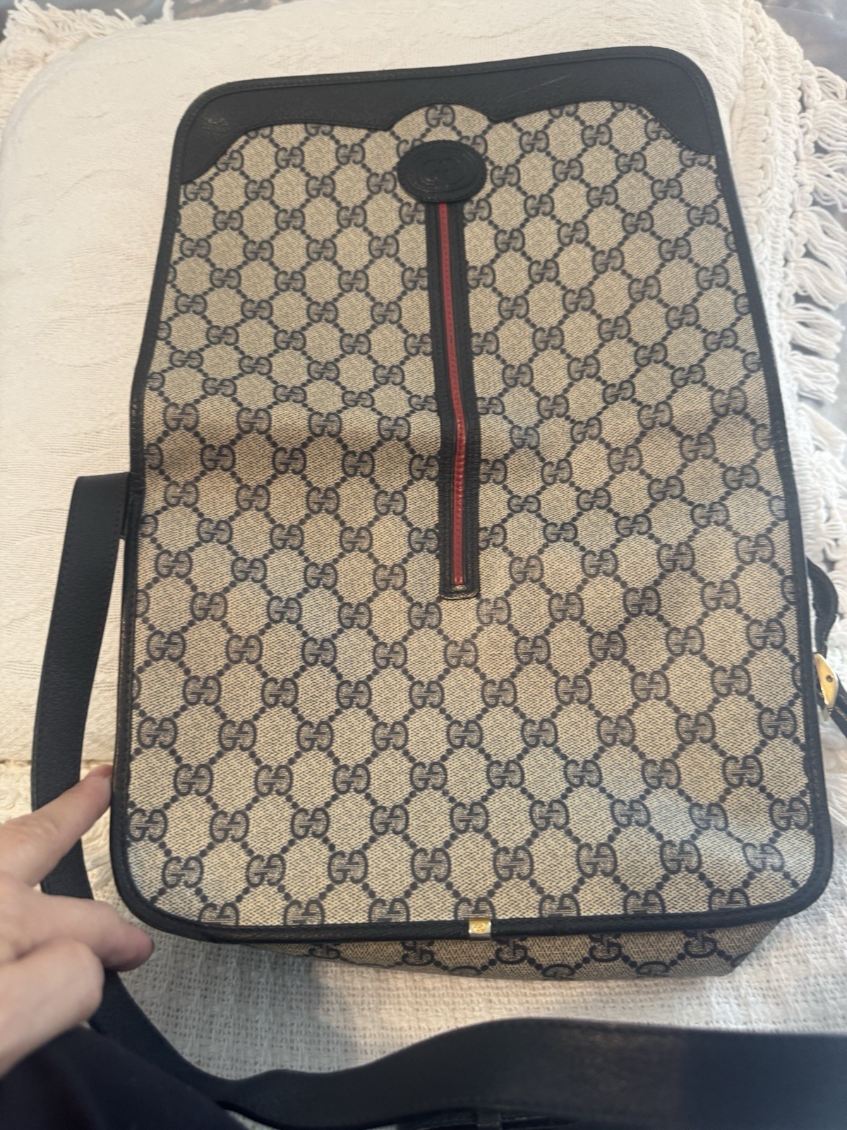 Gucci GG Supreme Monogram Beige/Black Medium Crossbody w/ Detachable Strap