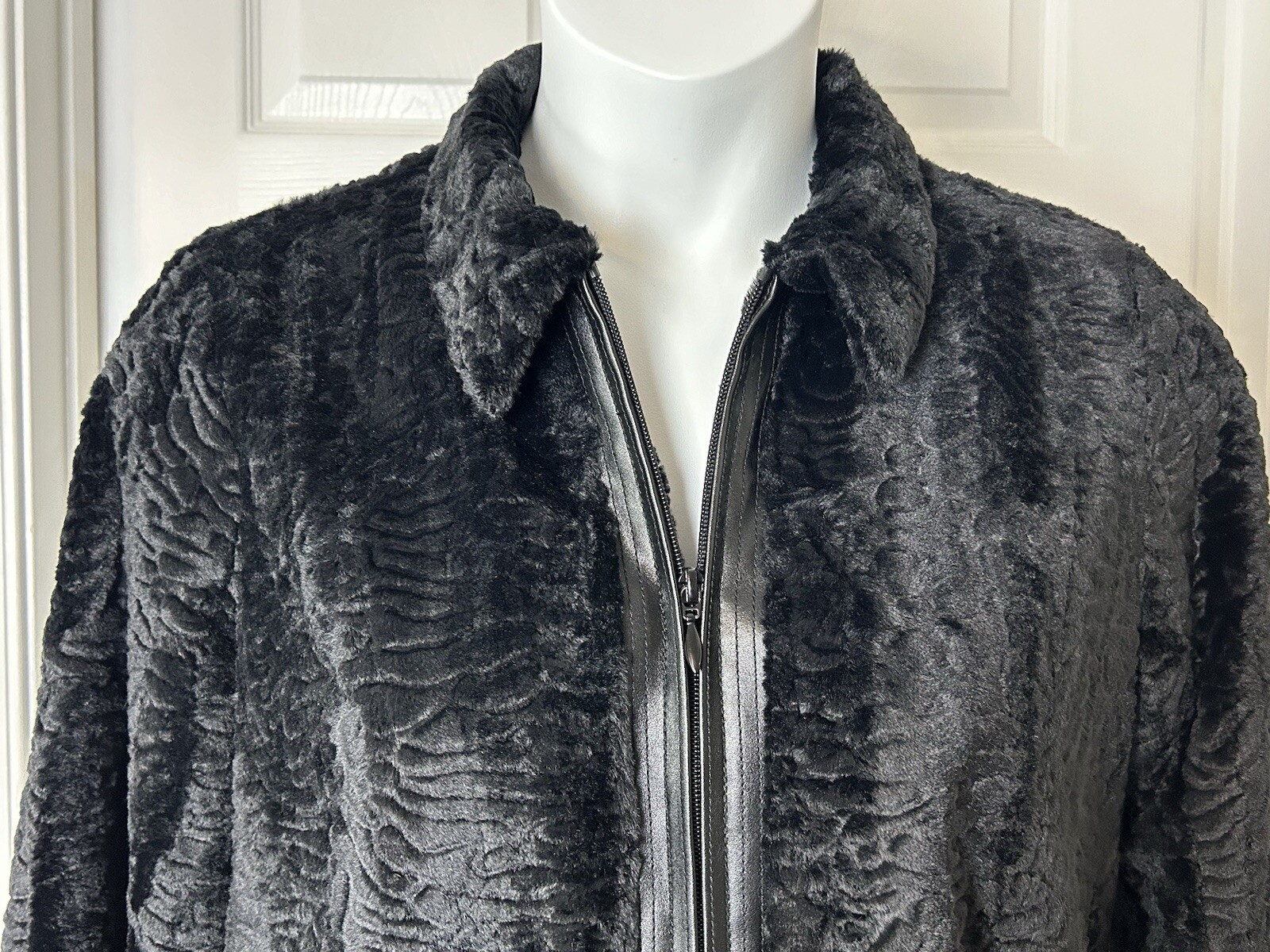 NWT Alfred Dunner Short Faux Fur Jacket Womens 10 Petite 10P Faux Leather Trim