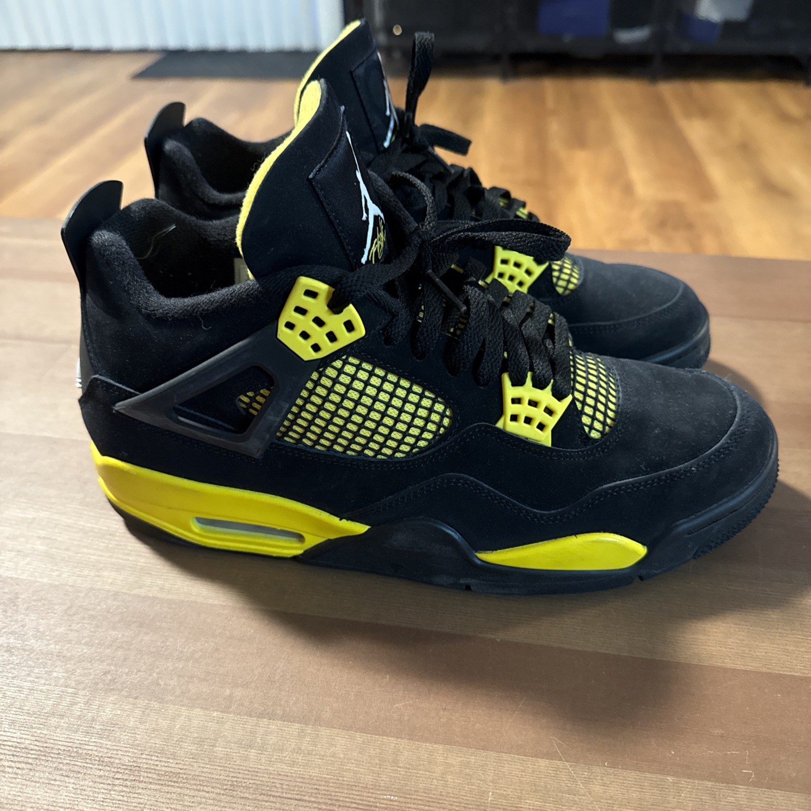 Air Jordan 4 Retro Thunder 2023 Mens Size 10.5 DH6927-017 No Box