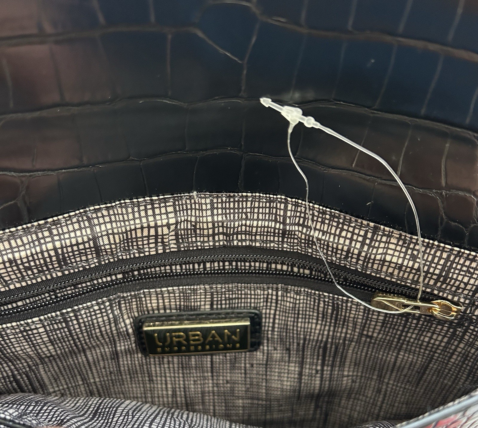 NWT Urban Expressions Black Croc Embossed Clutch Crossbody Bag Chain Strap Flaw