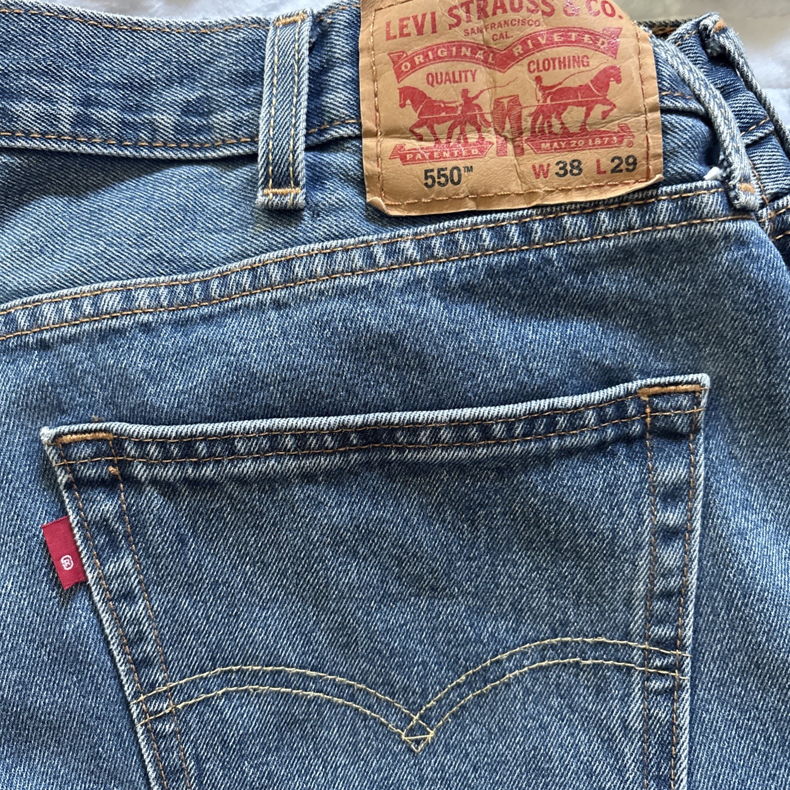 Men’s Levi 550 Jeans Waist 38 Length 29 EUC