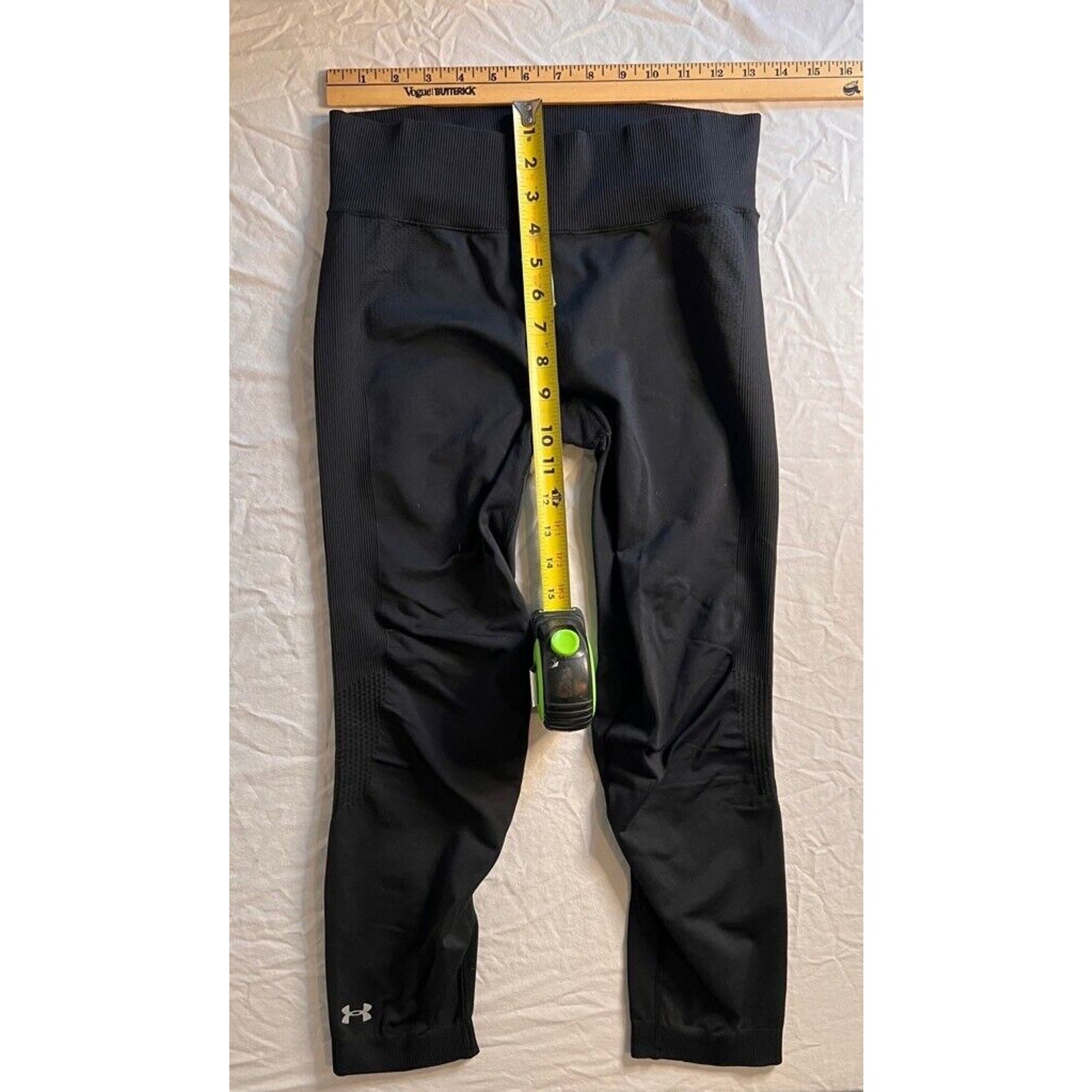 Under Armour Womens Leggings Pants Black Mid Rise Yoga Waistband Workout MEDIUM