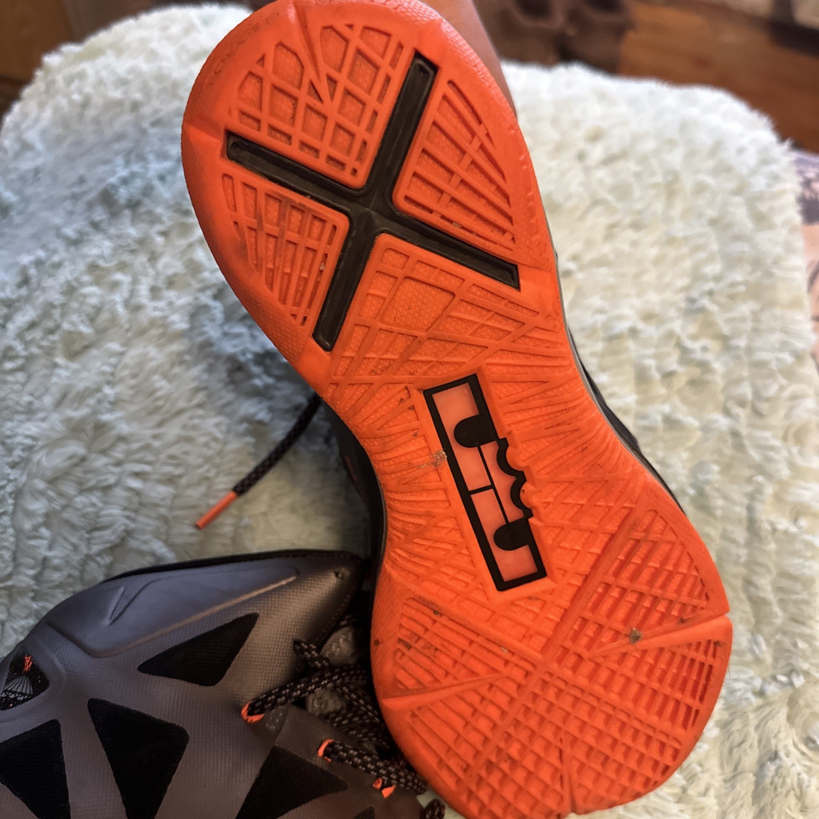 Size 8Nike LeBron 10 Lava – 541100-002
