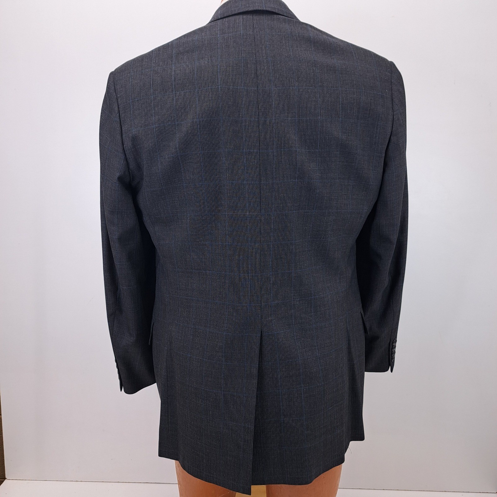 Tom James Mens 42R Gray Plaid 2 Piece Suit Corporate Image Pleated Pants 34×30