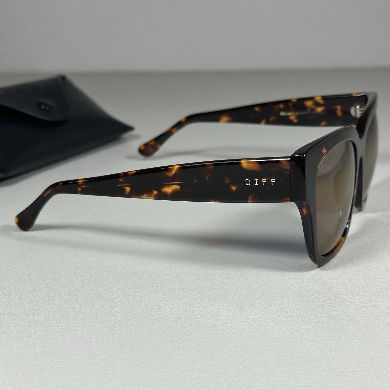 DIFF Bella II DI-GM171 Squared Tortoise Sunglasses