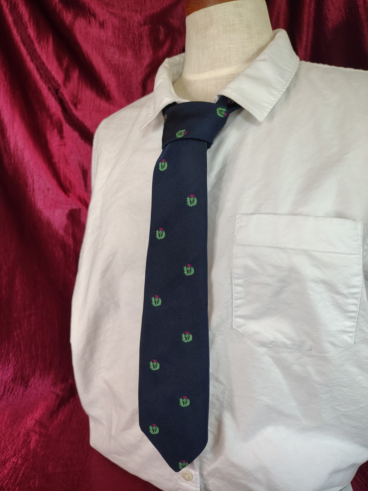 Vintage 1990s Hortex Navy Scotch Thistle Diagonal Stripe Narrow 2.75″ Necktie