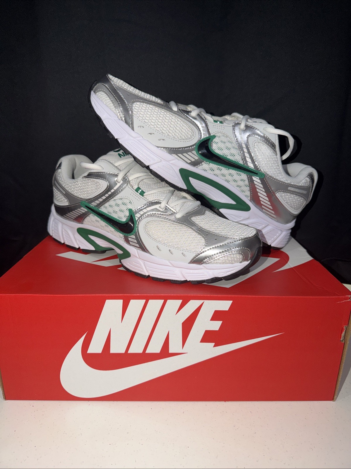Nike V5 RNR White Malachite Green Silver HJ5228-100 Men Sz 13 New W Box Running