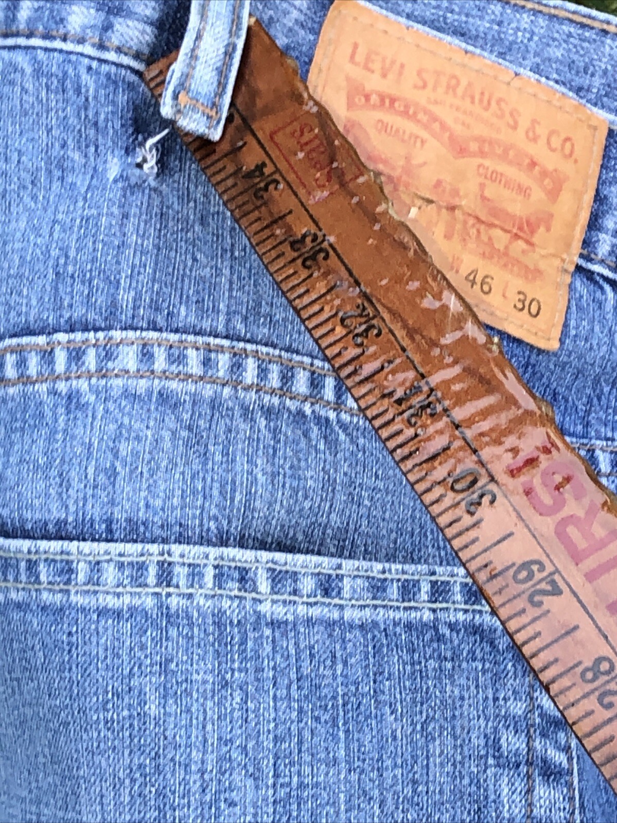 Vintage Levi’s Men’s 559 Relaxed Fit Jeans Med Wash 46 x 30 Cleaners Starch