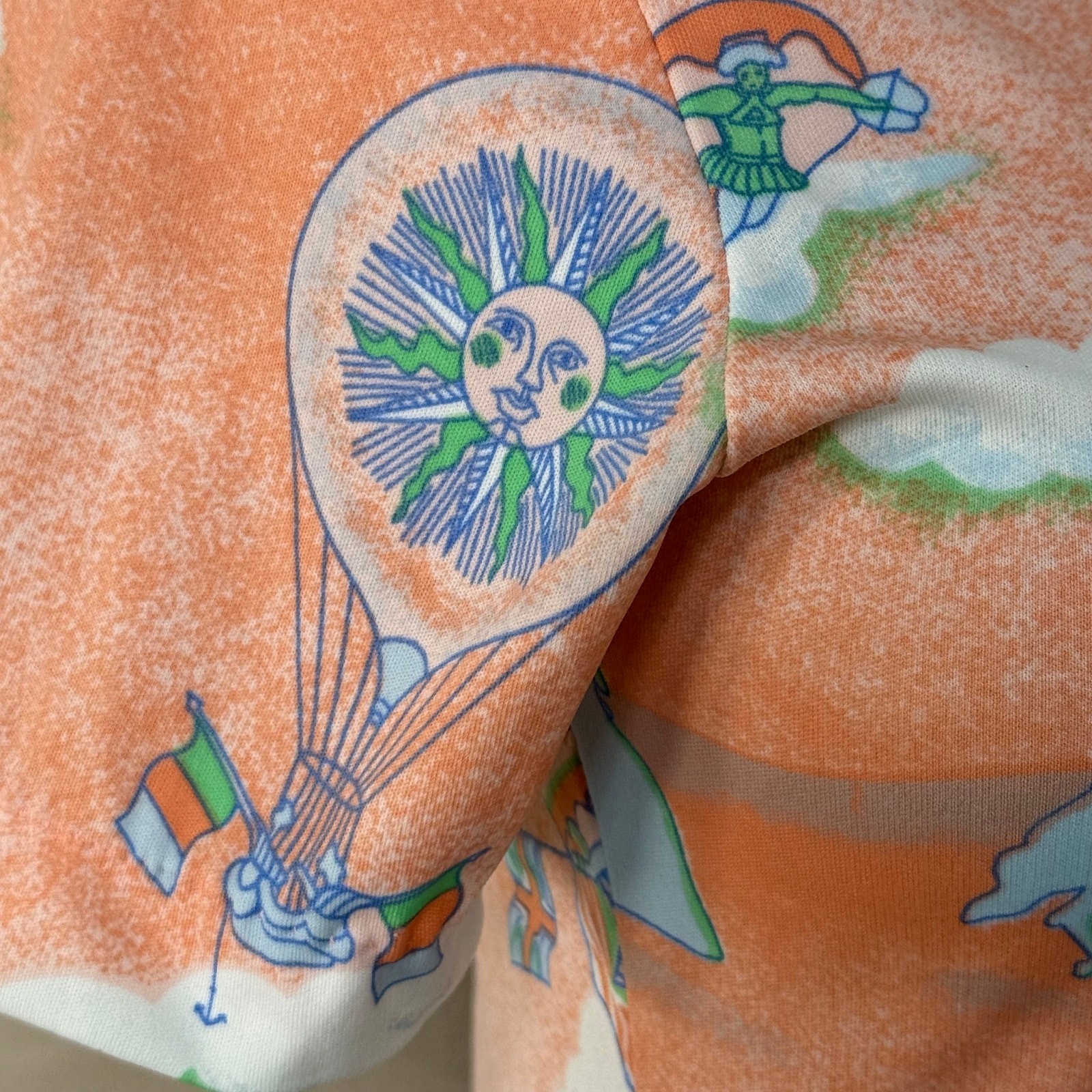 Vintage 70s Hot Air Balloon Clouds Sun Novelty Print Top Retro Mod Whimsical M