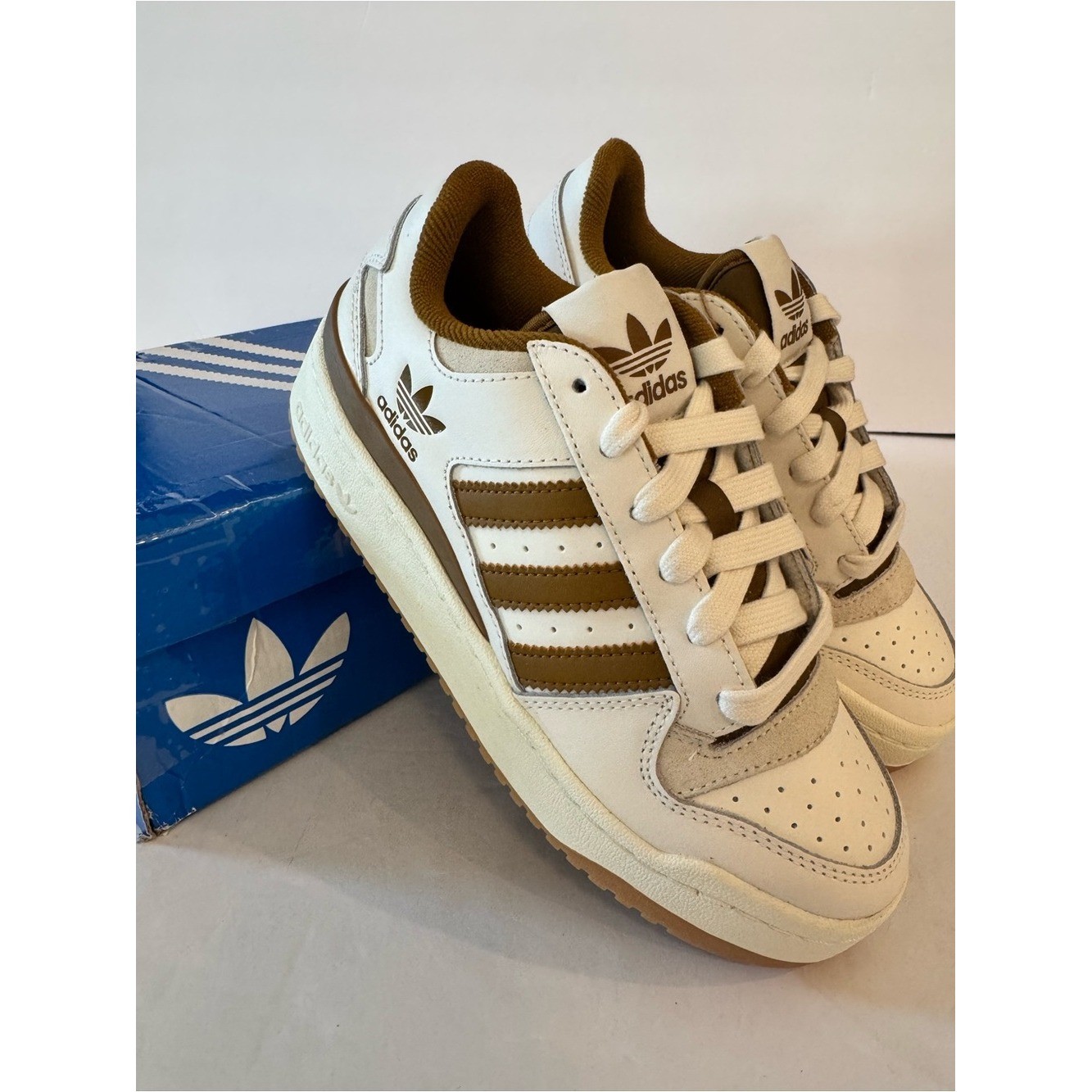 Adidas Forum Bold Stripes Women’s Shoes in the Cloud White/Bronze Strata- sz 5