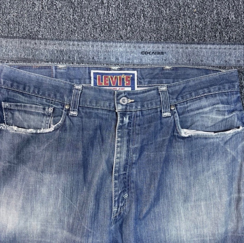 Vintage Levi’s 569 Loose Straight Jeans W38 L32 Blue Denim Cargo Pockets