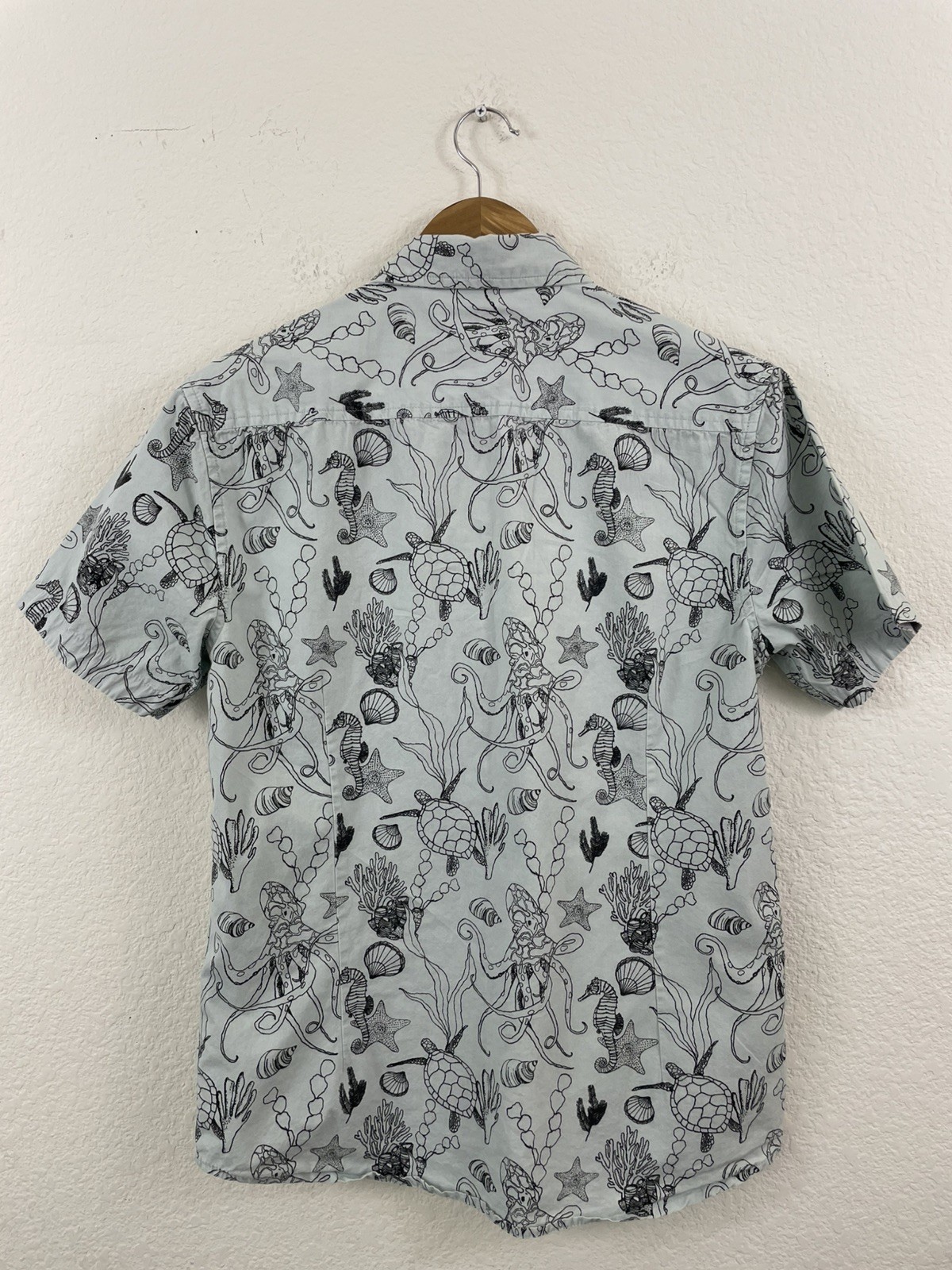 Artistry In Motion Men’s S SlimFit Light Blue Short Sleeve Cotton ButtonUp Shirt