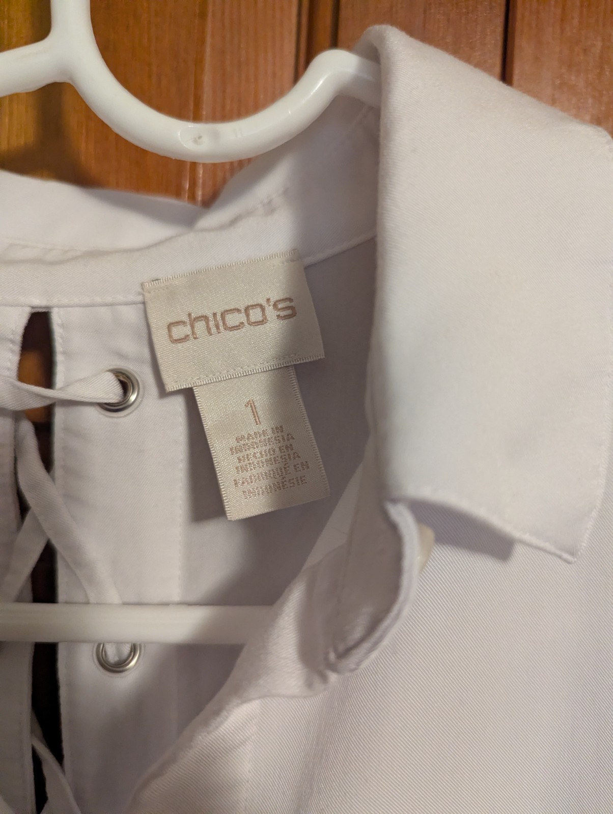 Chicos White Linen blend blouse with open back design, size 1 good condition