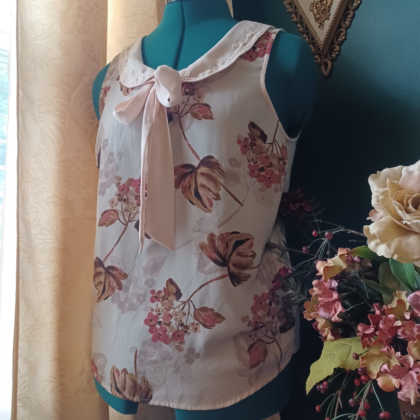 LC Lauren Conrad Sleeveless Light Pink Floral Peter Pan Collar Blouse Size Small