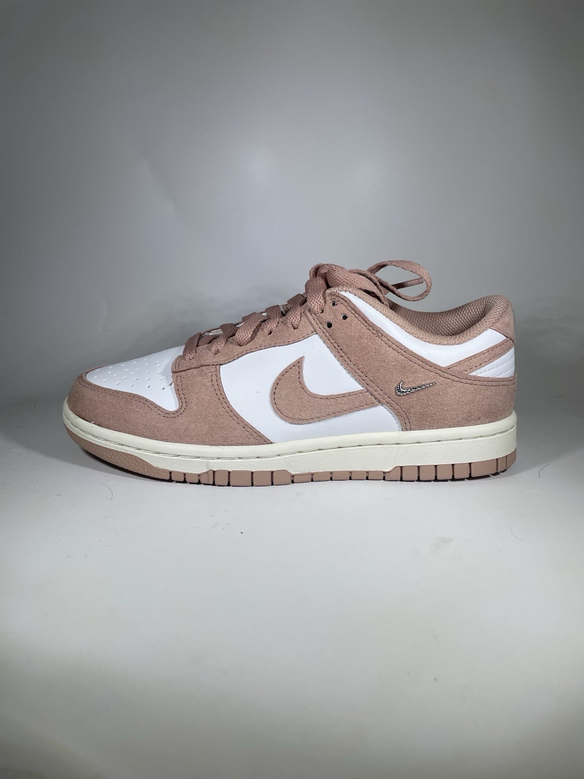 NIKE DUNK LOW WOMENS SUEDE PINK NEW WITH BOX LID CUT OFF SIZE 6