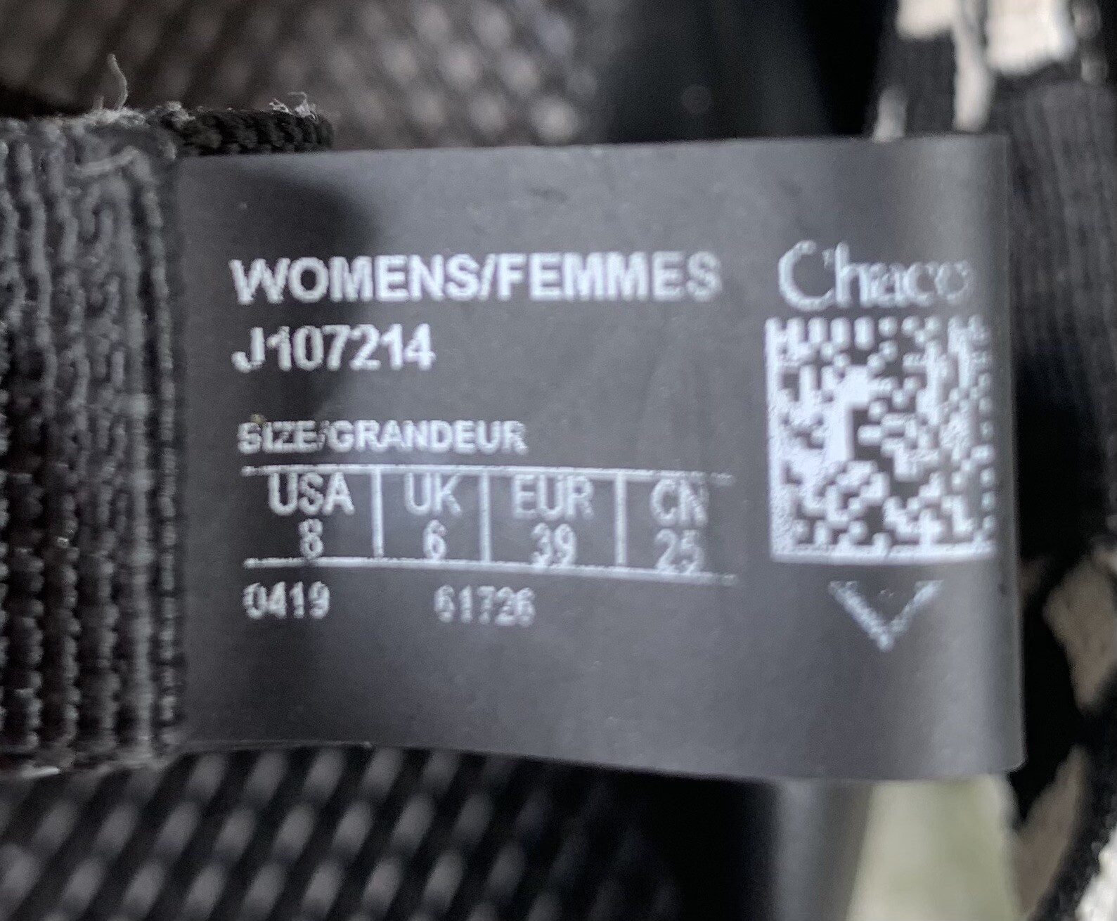 Size 8 – Chaco ZX/2 Women’s Classic Strappy Sport Sandals. Black White J107214
