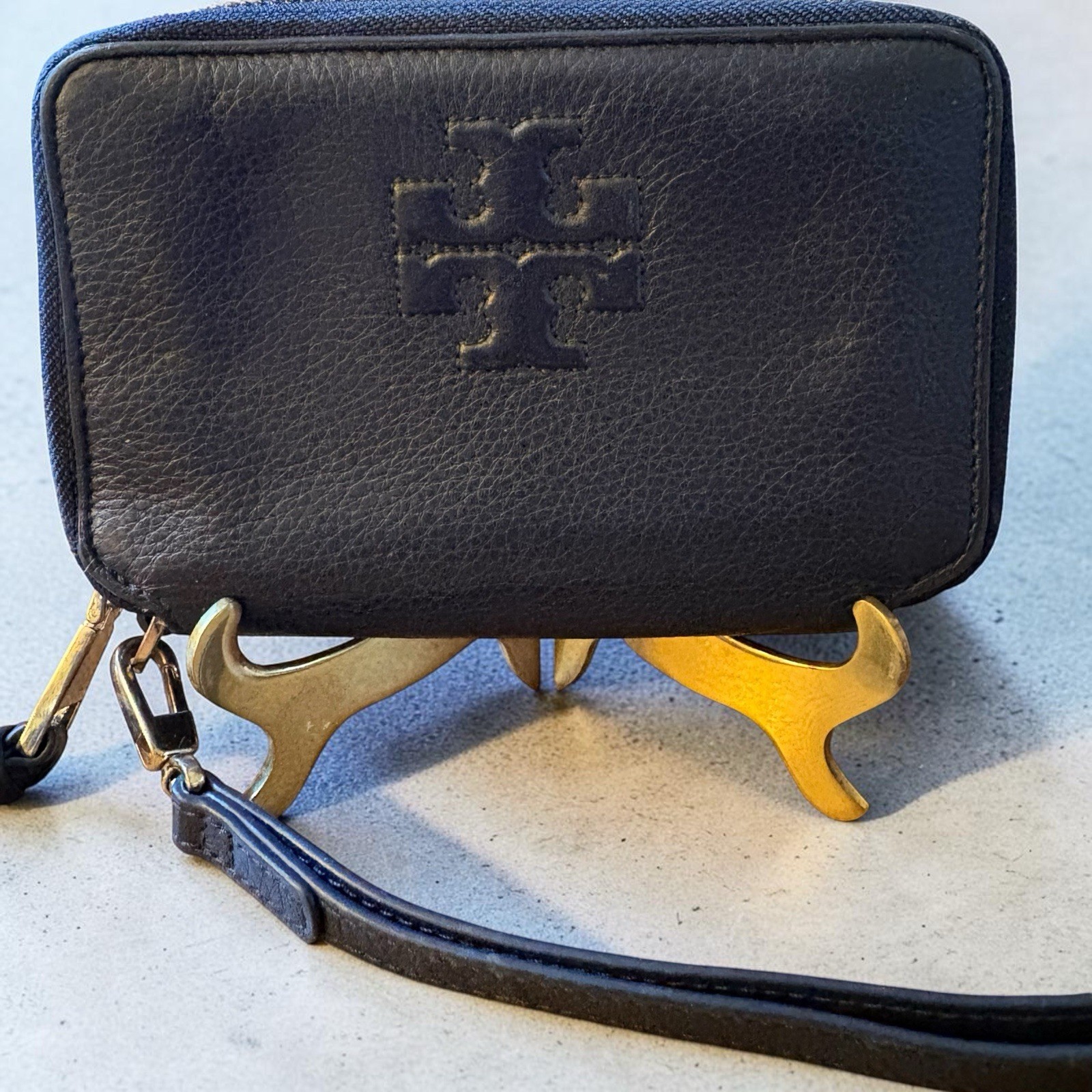 TORY BURCH Navy LEATHER Pebbled Zip Around WRISTLET/Wallet 6.5×4.5 Inches
