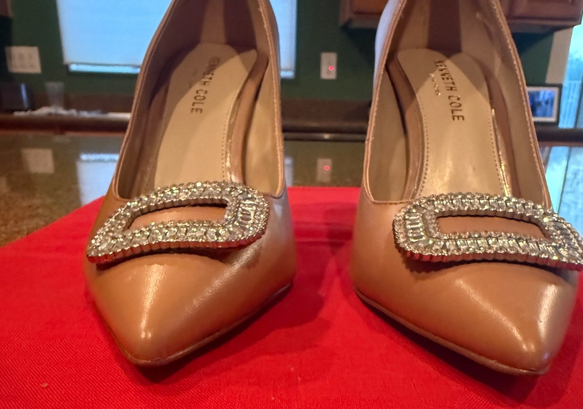 New Kenneth Cole Nude Pump with Crystal Toe Size 8.5
