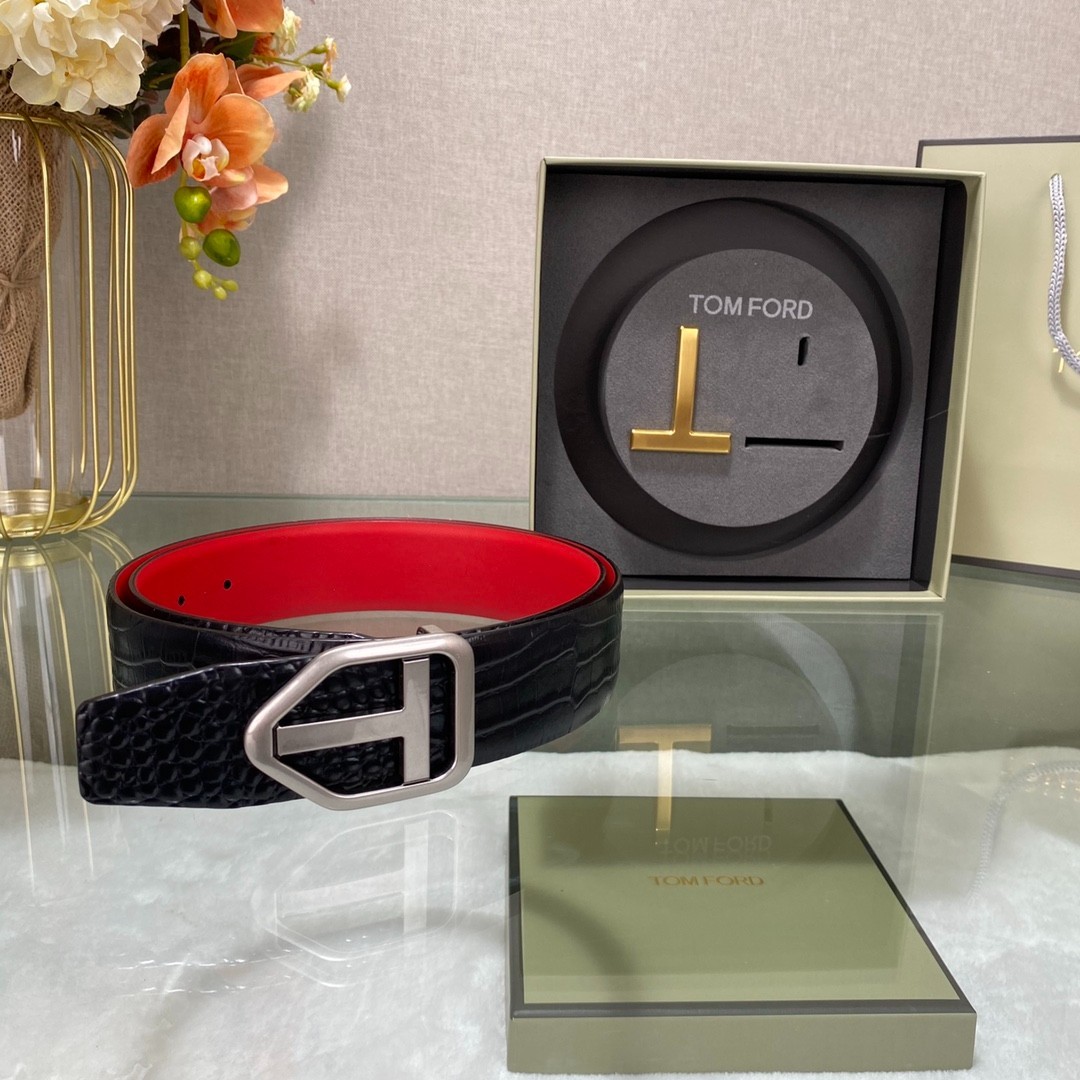 TOM FORD Reversible Black /Red Leather T Logo Belt Men’s S.S. Buckle