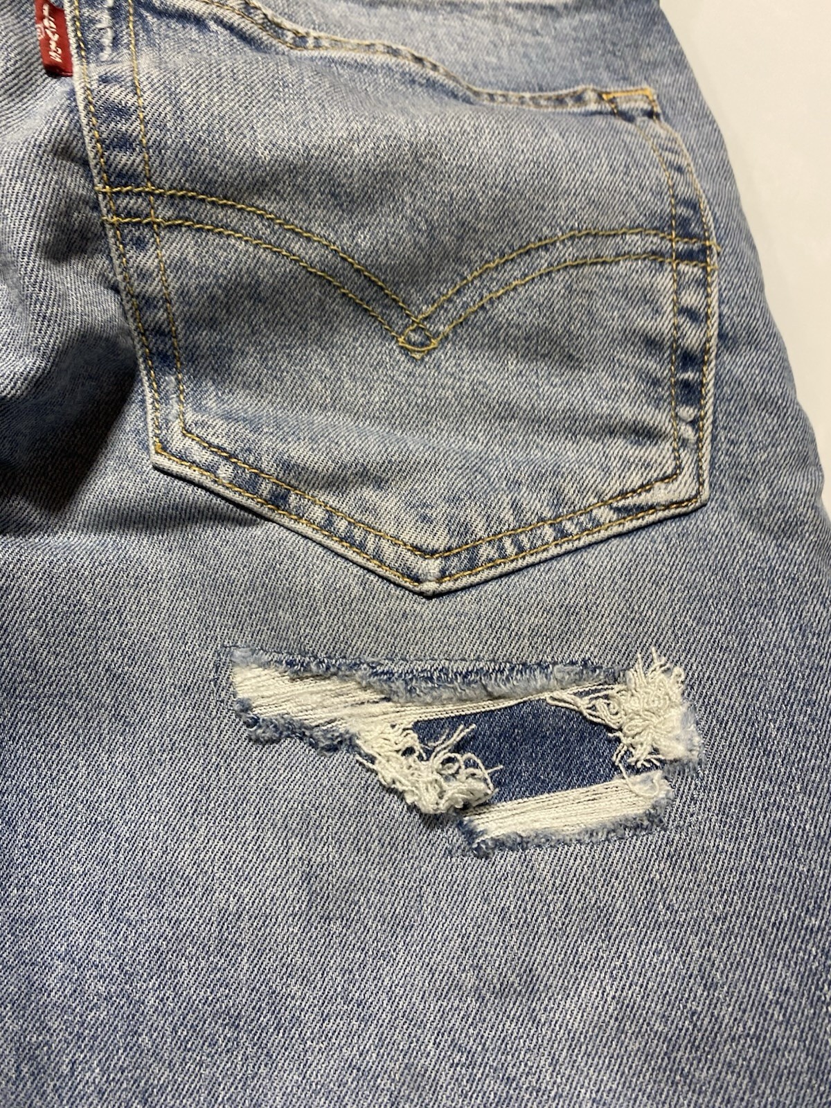 New Levi’s Men’s Skinny Tapered Jeans Size 30×30 Blue Denim Comfortable Stylish