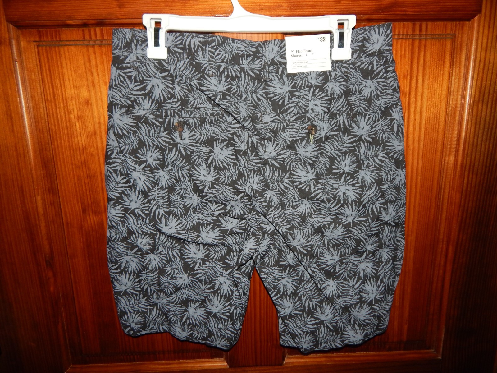 GOODFELLOW & CO. RAILROAD GREY SHORTS, SIZE 32 , INSEAM 9 IN.,LENGTH 19 IN., NWT
