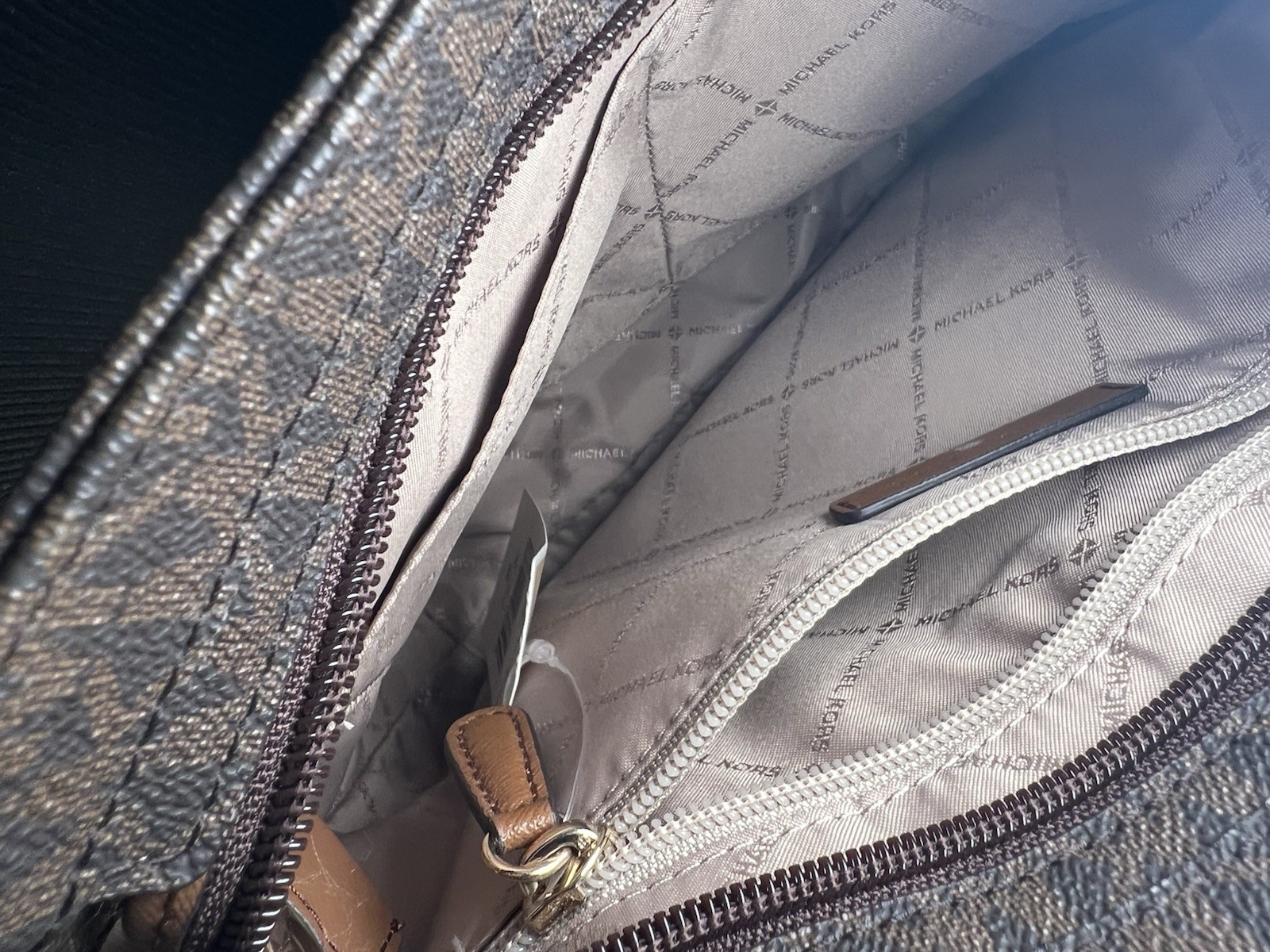 Michael Kors Brown Large Messenger Bag Logo Strap Accent Zip Magnet Pockets