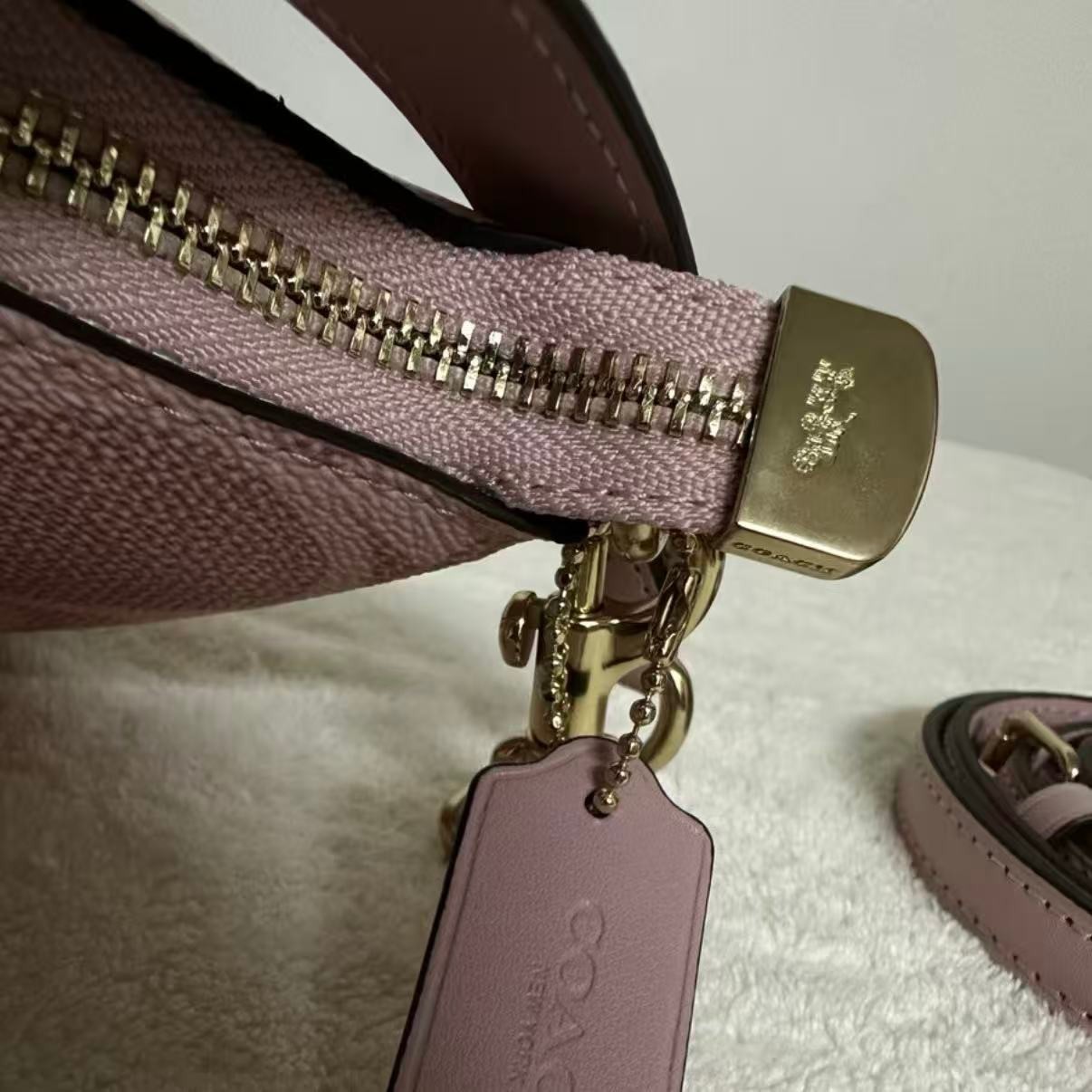 CAL51 COACH Teri Shoulder Bag In signature canvas/Gold/Powder Pink NWT