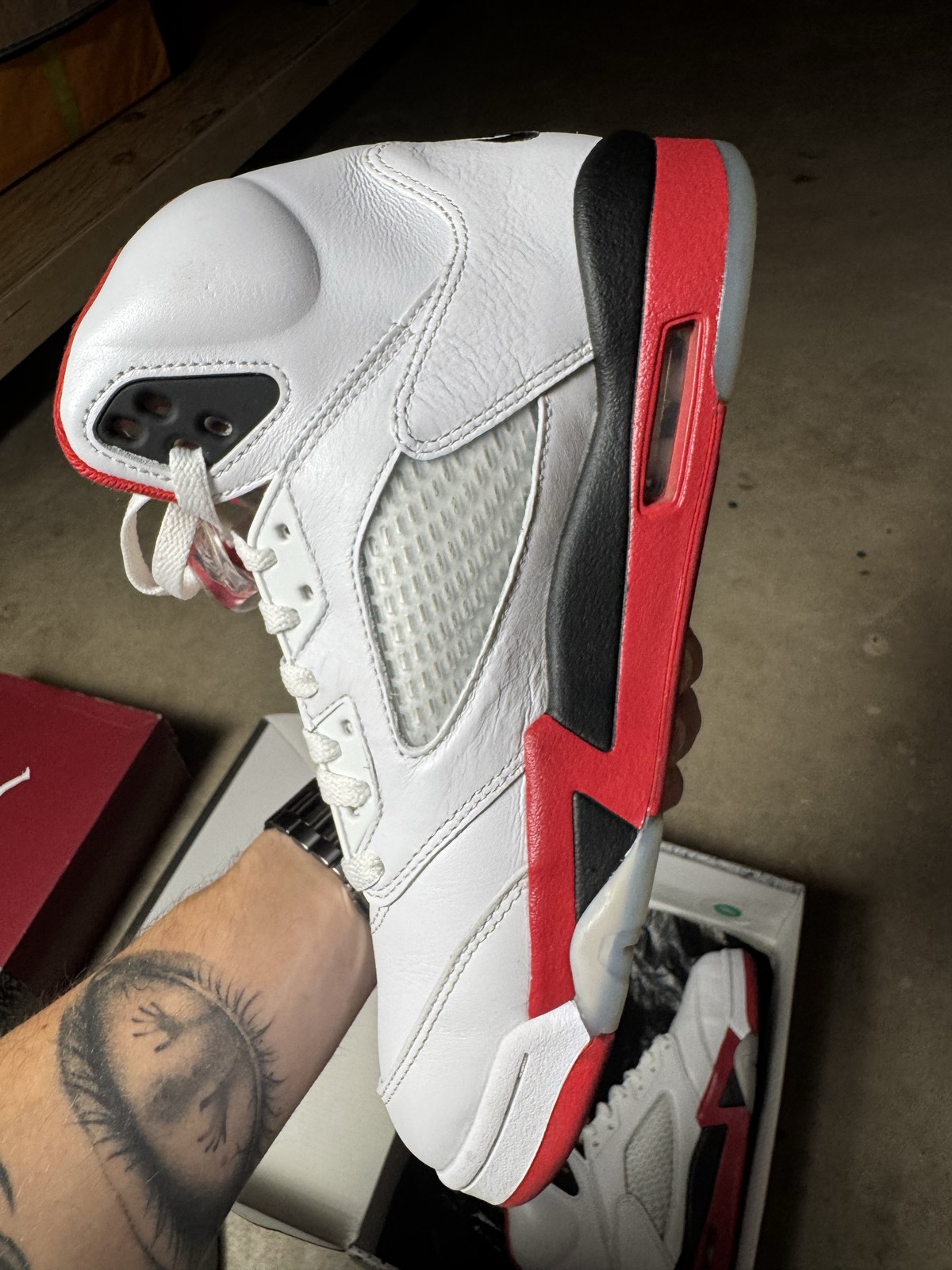 Size 8M/9.5W – Jordan 5 Retro Fire Red Black Tongue (2025) HQ7978-101 Pre-Owned