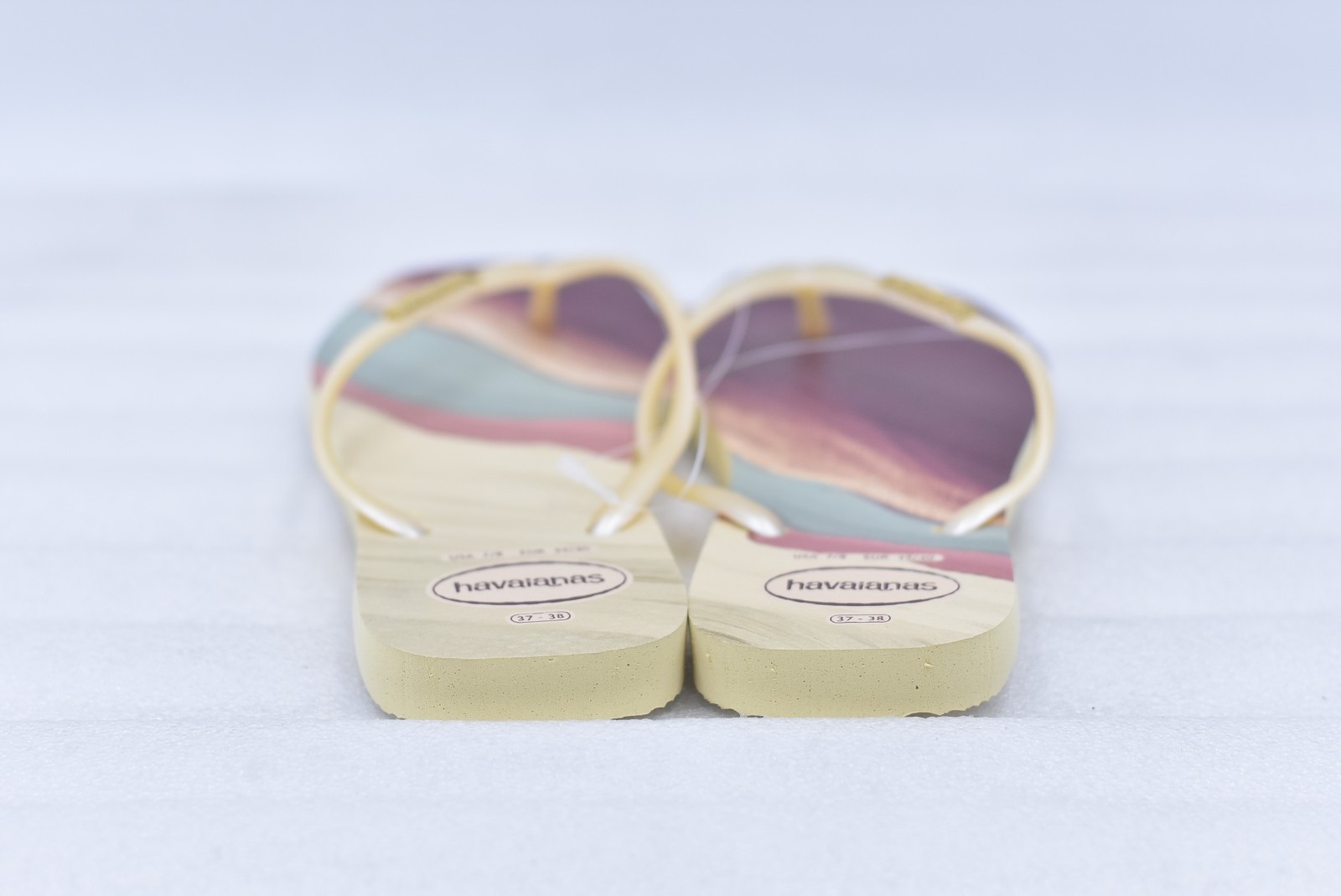 Womens Havaianas Slim Square Flip-Flop Sandals – Buttercream Size 9/10(EU 41-42)