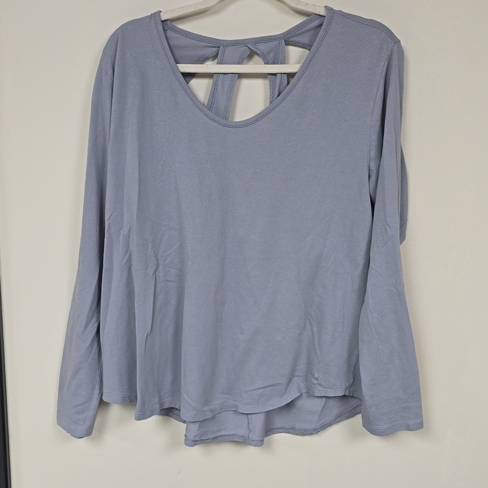 Under Armour Women’s Light Gray Long Sleeve Blouse