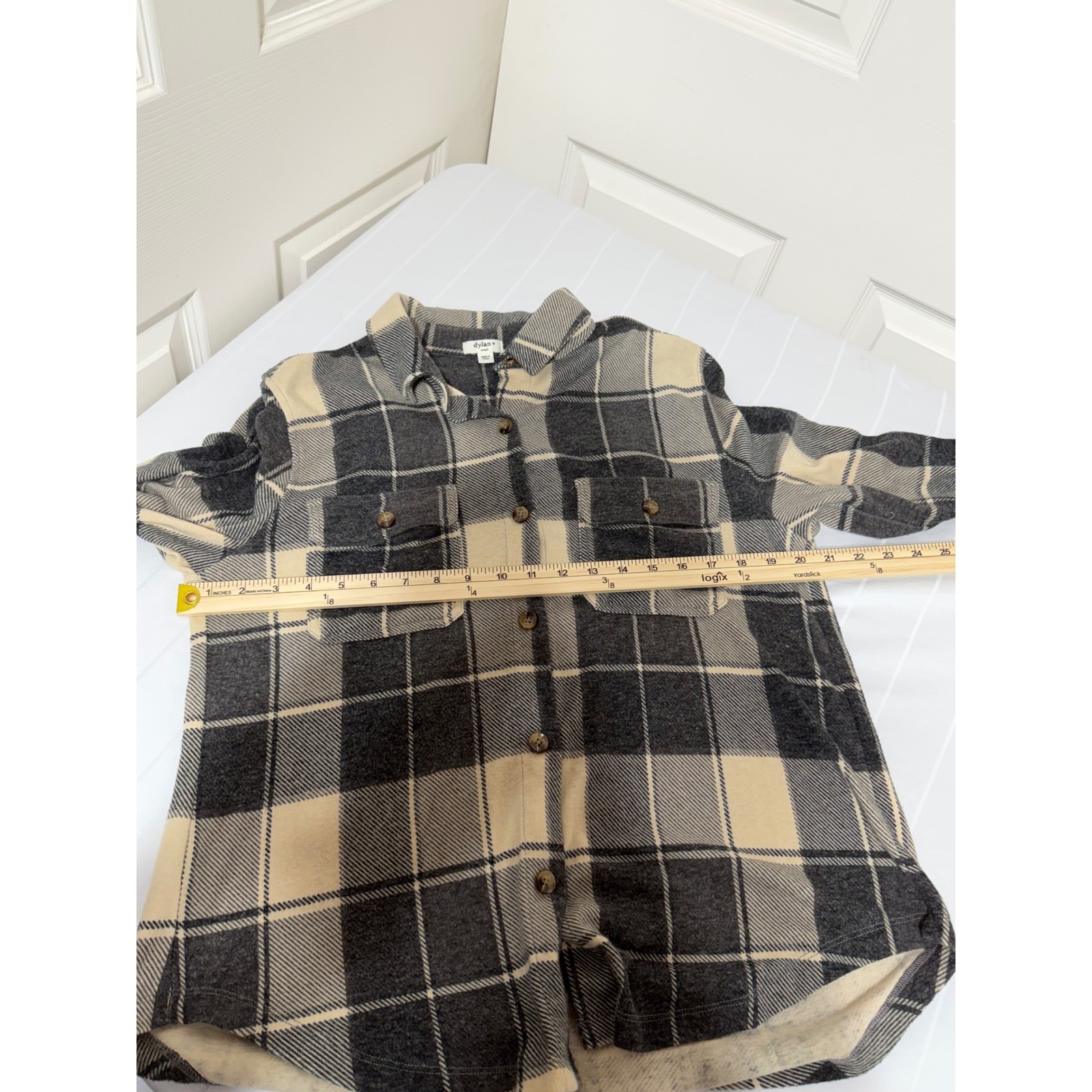 Dylan by True Grit Plaid Button Down Shirt Grey Cream Flannel Small High Low Hem