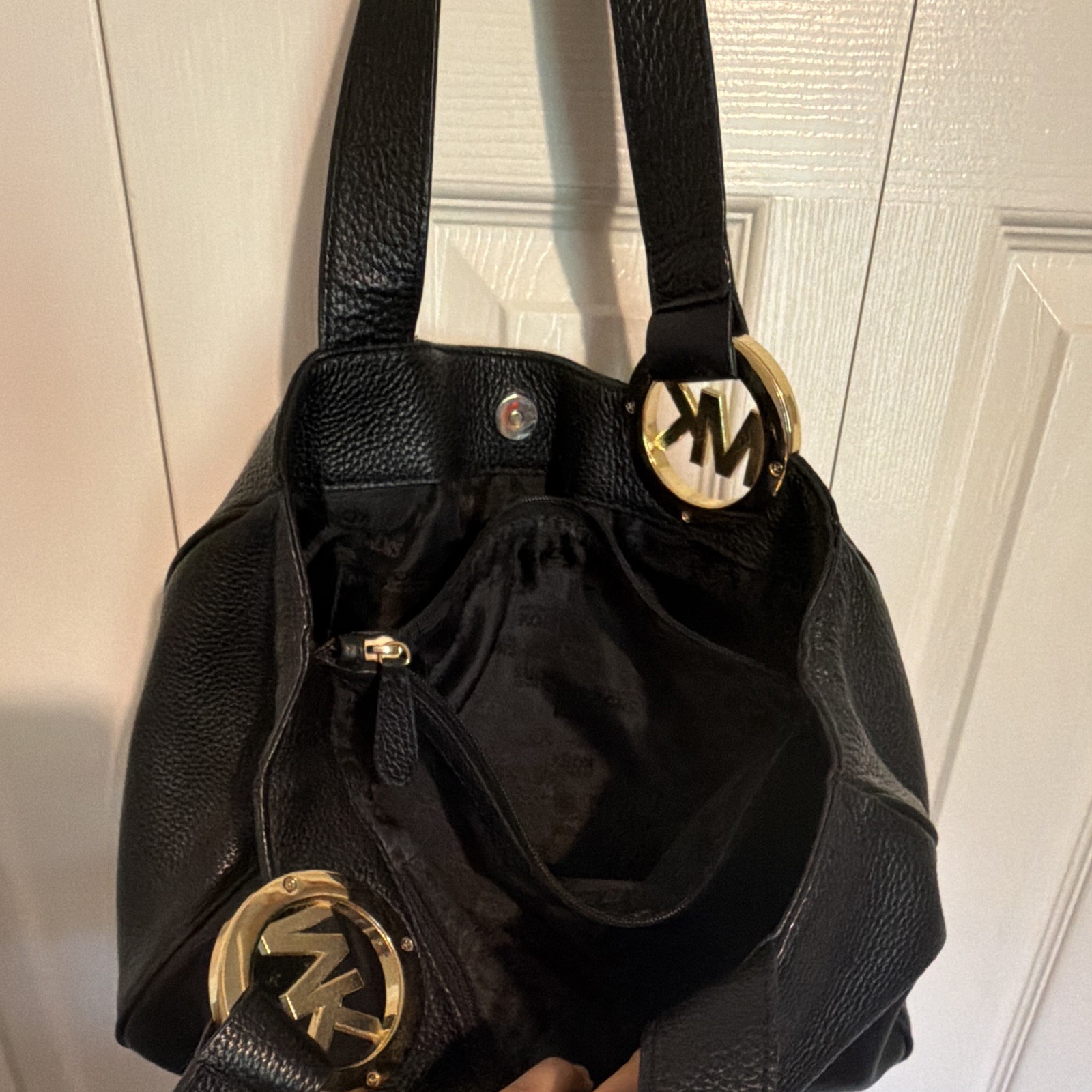 Michael Kors Black Pebbled Shoulder Bag Gold Hardware Logo Charm Zip Magnetic