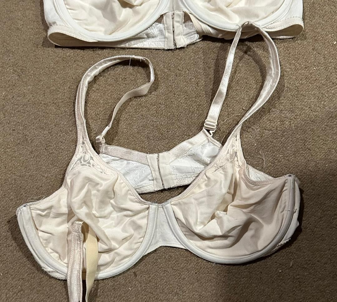7 Count- Playtex Secrets Seamless Underwire Unlined Bra Full Coverage Ivory 42C