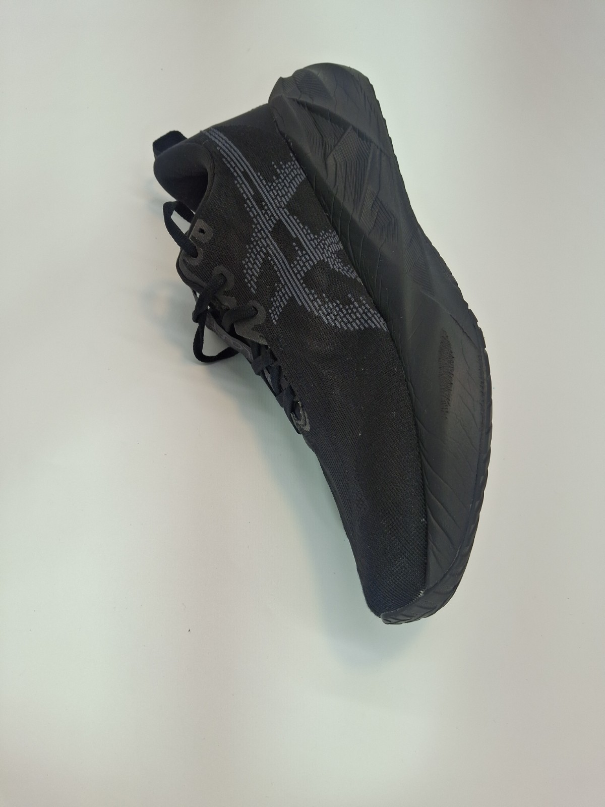 Men Asics Novablast 5 Black Shoe Size 11 1011b974