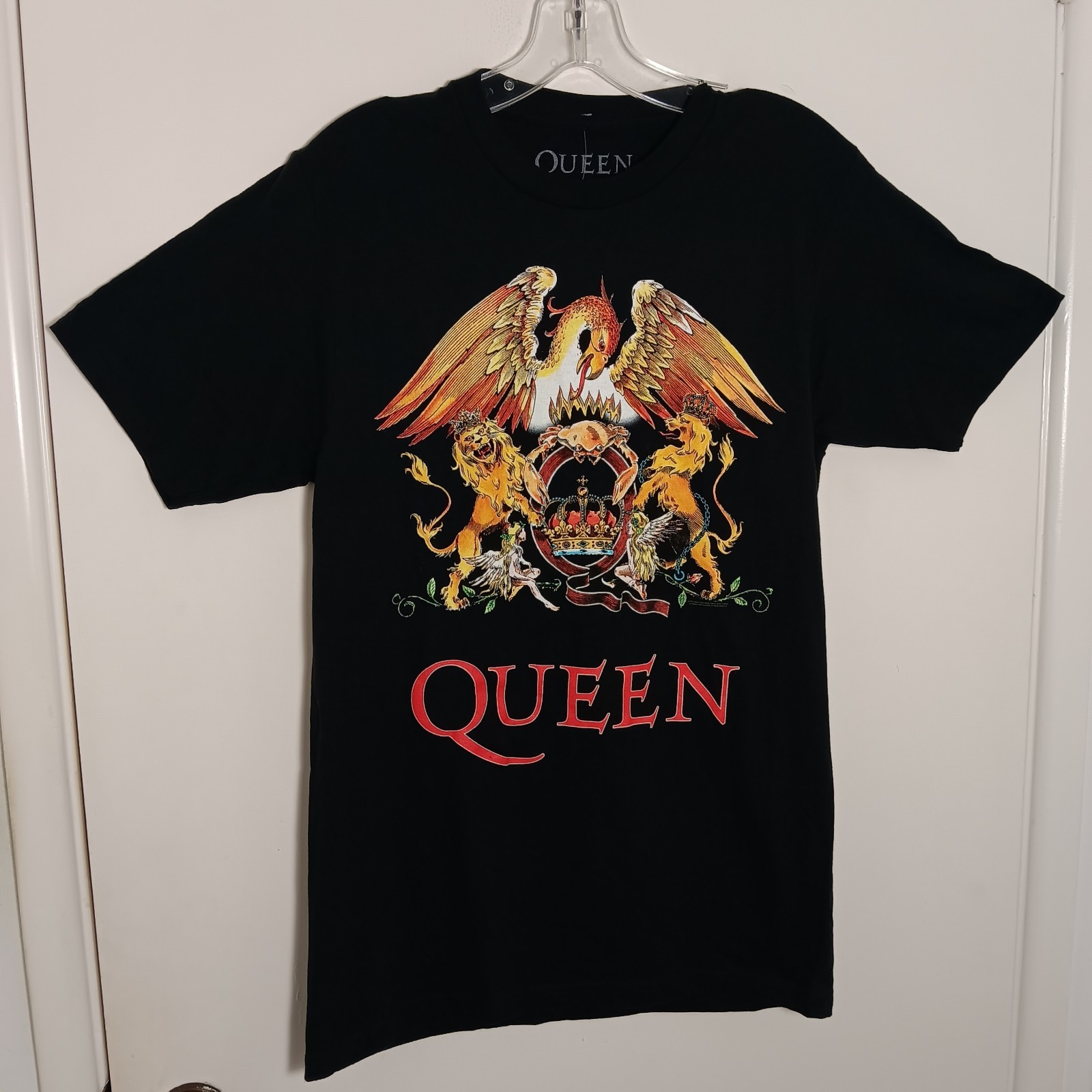 Queen official merch graphic band tee black crest logo rock Tshirt small