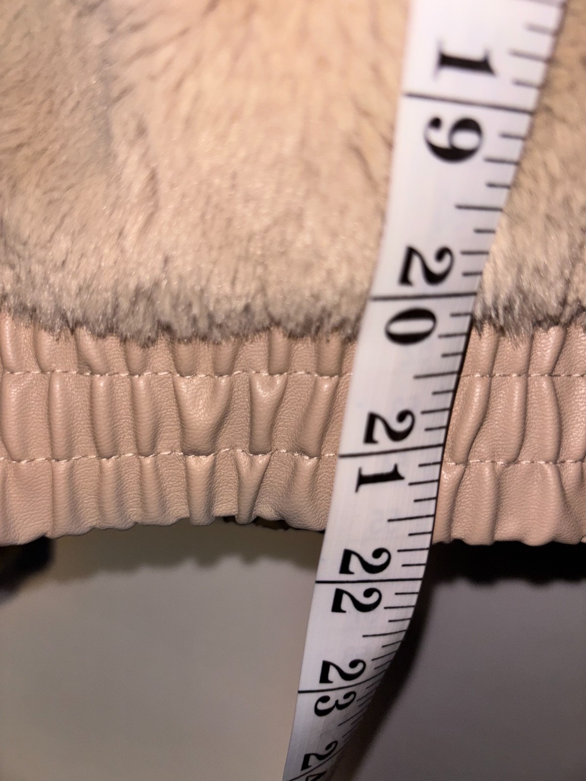 Women’s Zara Faux Fur & Faux Leather Coat With Gold Hardware – Size X-Small 4/6