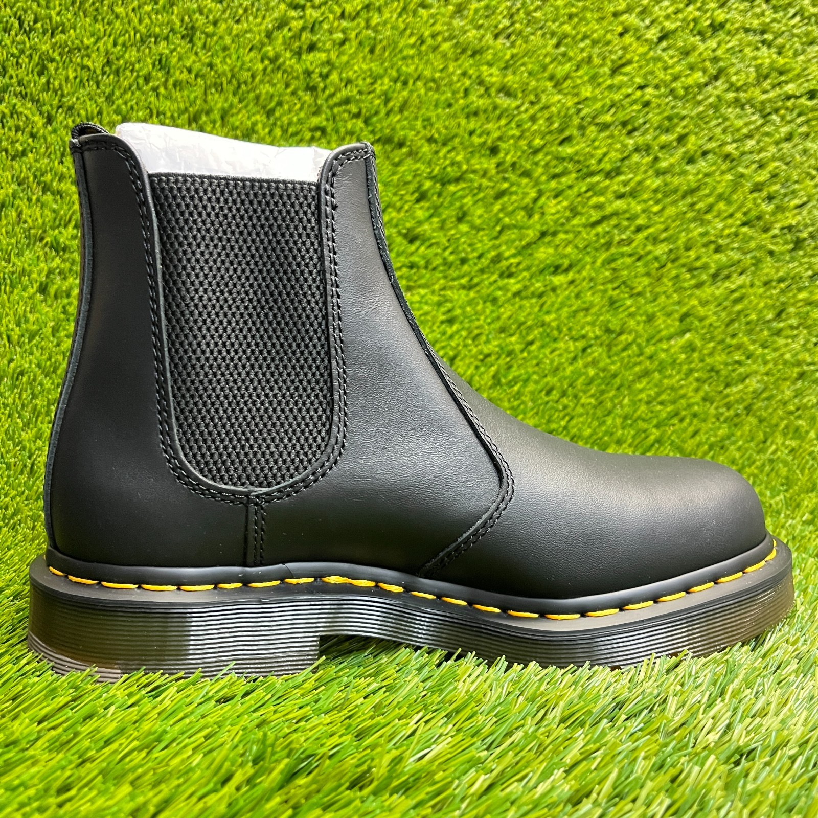 Dr. Martens 2976 SR Mens Size 7 Womens 8 Black Classic Leather Chelsea Boots