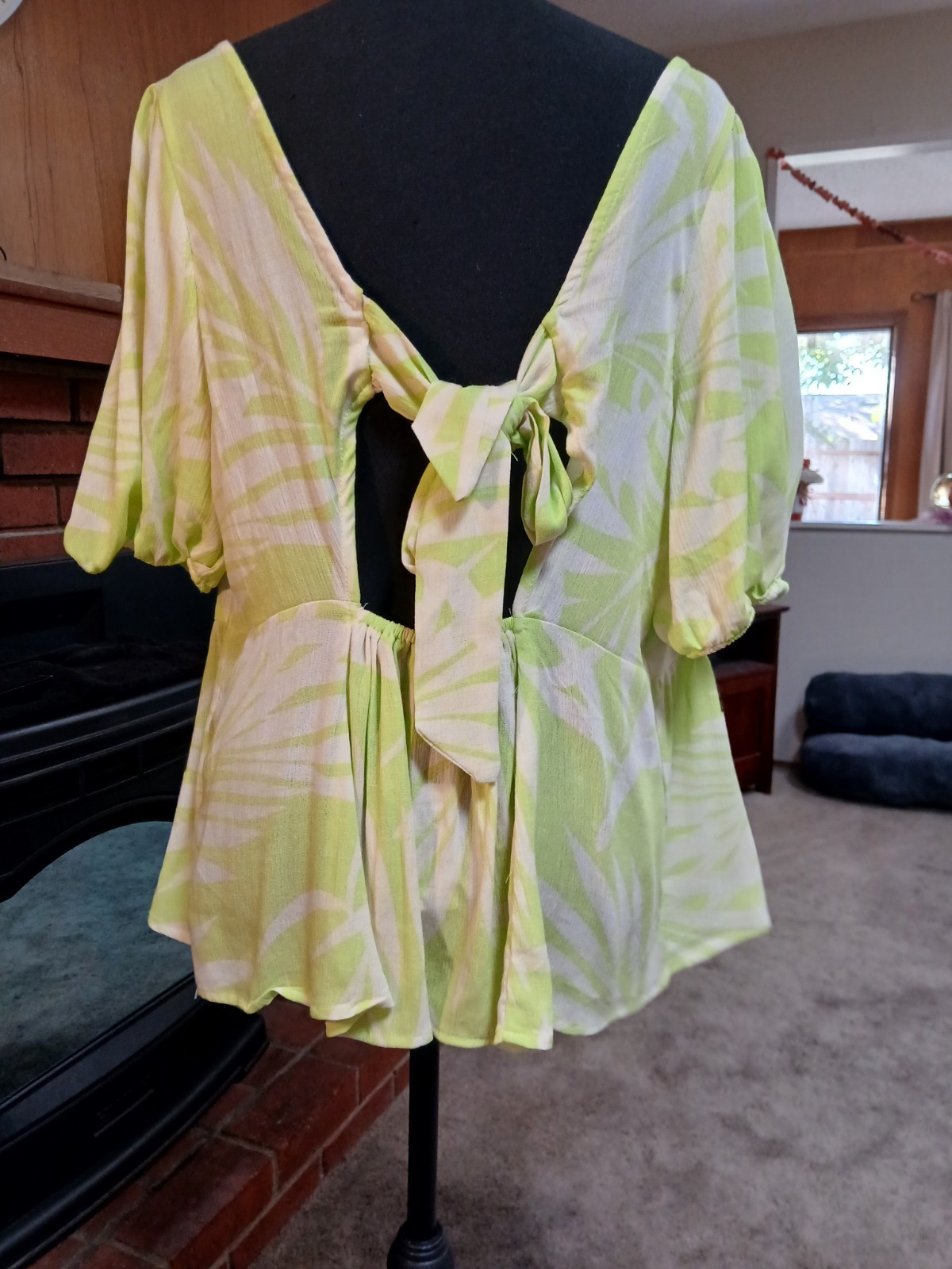 Torrid Women’s Green White Tropical Gauze V-Neck Puff Sleeve Tie-Back Blouse 00
