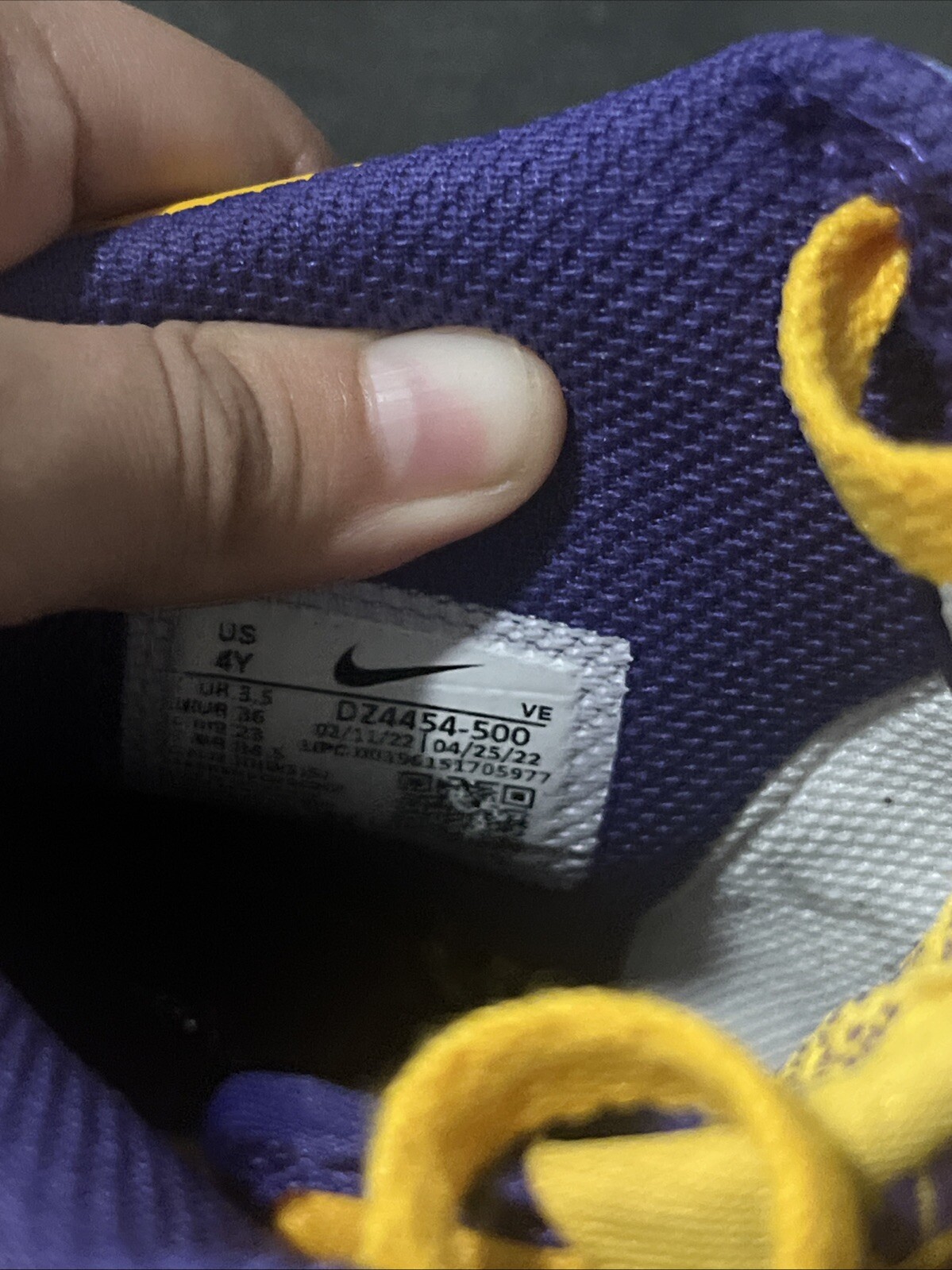 Lakers High Dunk size 4 no box
