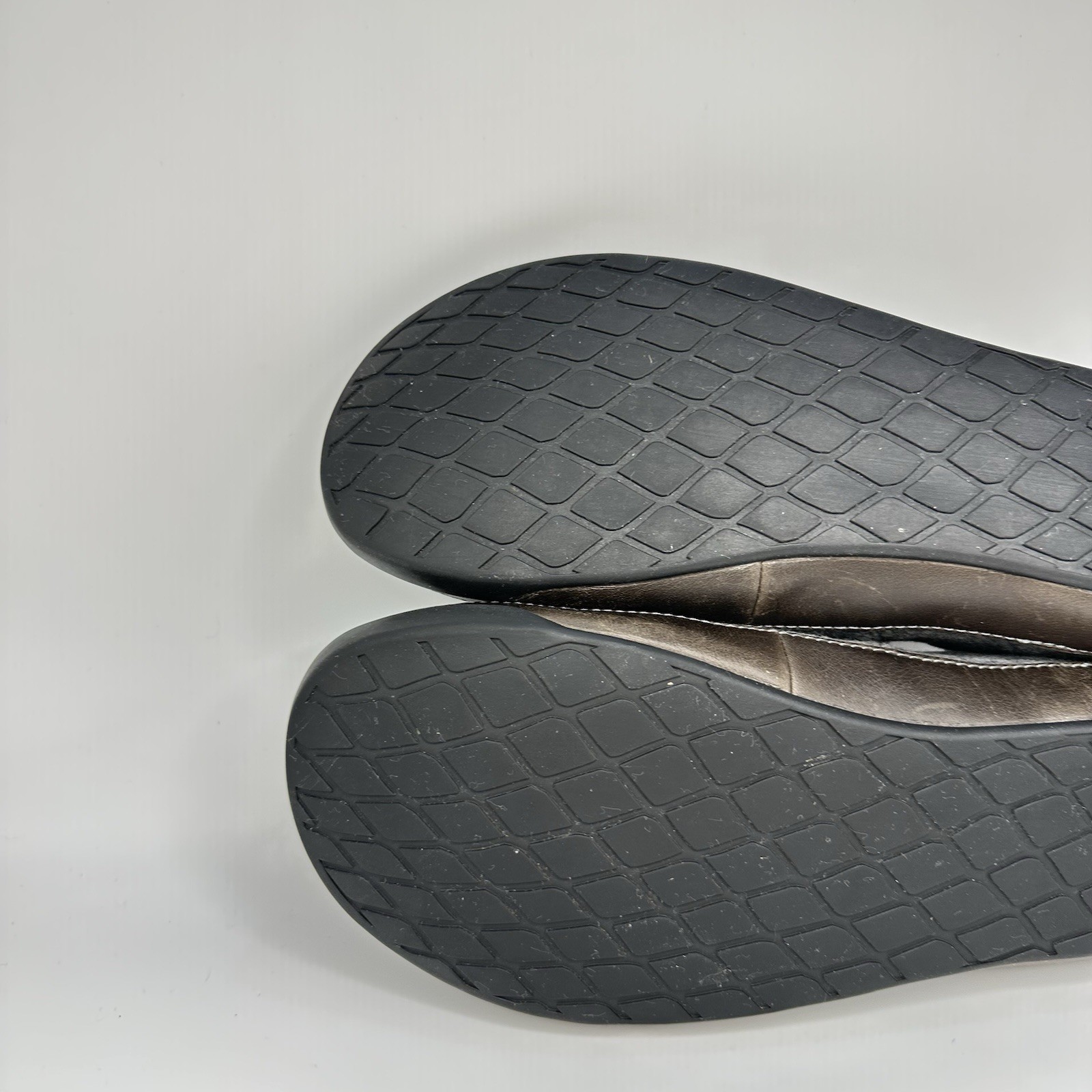 OluKai Mahana Men 11 Dark Shadow Quilted Jersey Drop-In Heel Slipper