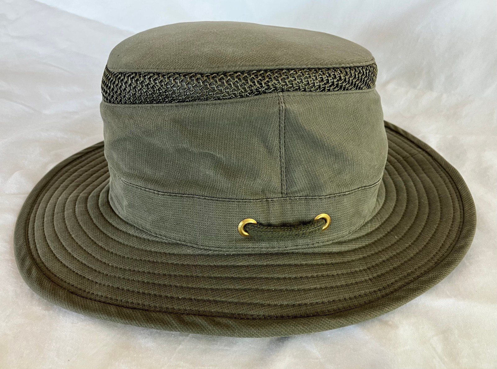 Tilley Endurables T5MO Organic Airflo Hat, Olive, Canada made, Size 6-7/8 (XS)