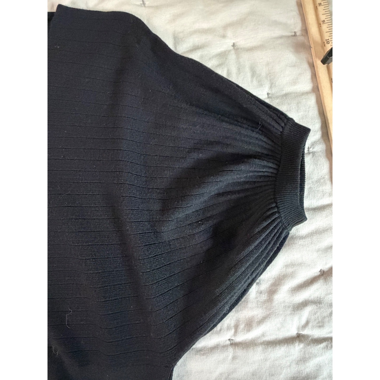 Club Monaco Wool Sweater Top Small Black Old Money Quiet Luxury Minimal Classic