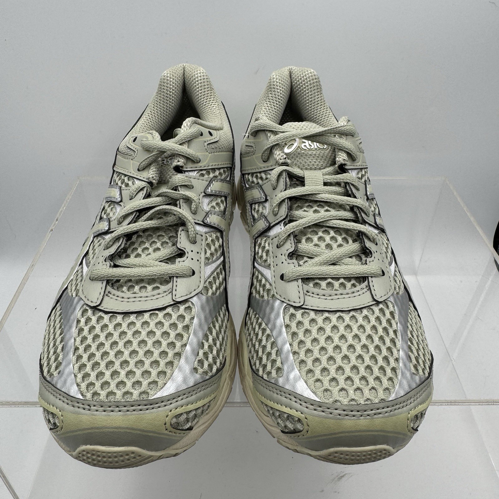 ASICS GEL-CUMULUS 16 Runner-Leaf Green/Black 1203A733-300 Men’s 7.5 / Women’s 9