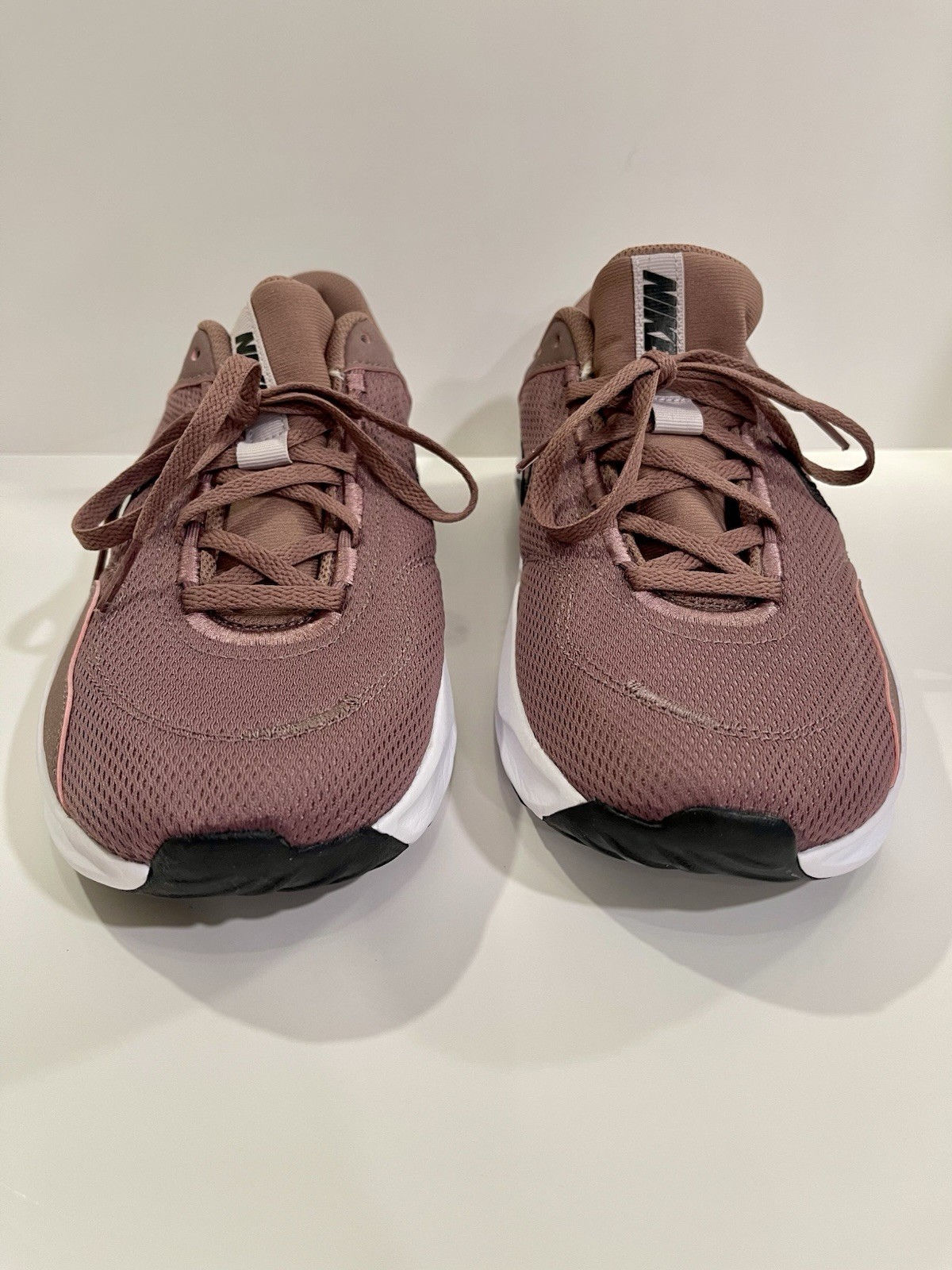 Nike Legend Essential 3 Mauve Training Shoes Men 10 / Women 11.5 DM1119-200