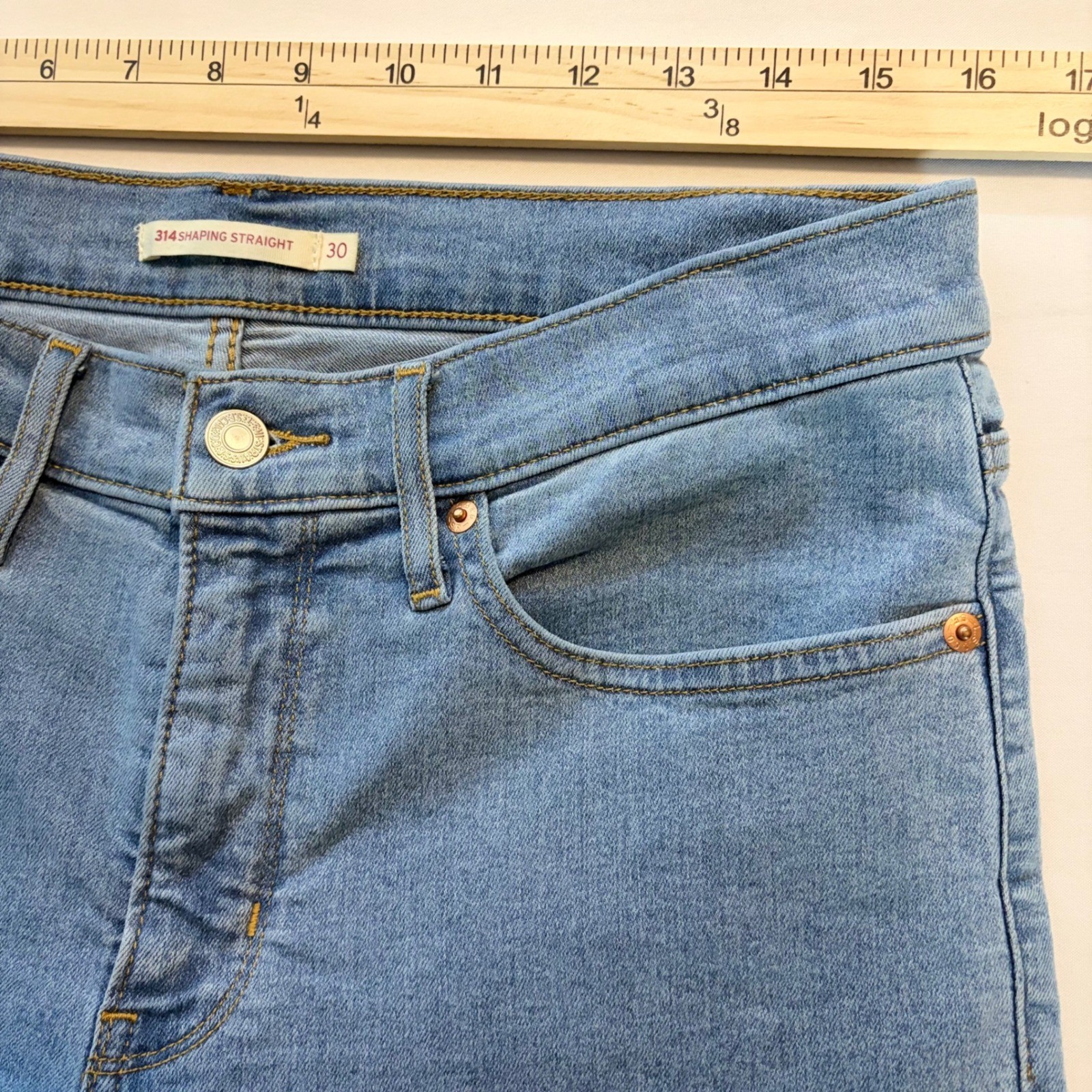 Levis 314 Shaping Straight Jeans Womens 30 Light Wash Blue Denim Mid Rise 31×31