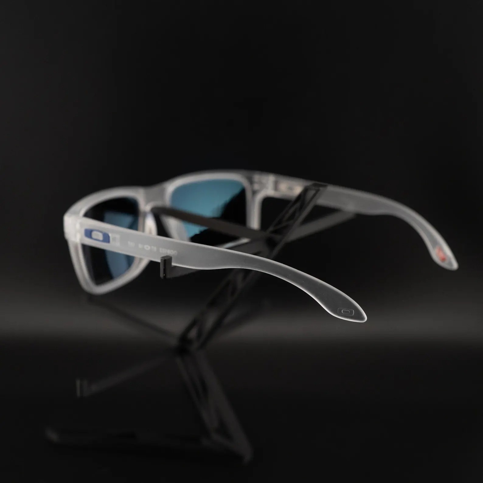 Oakley Holbrook Sunglasses: White / Blue Polarized UV400