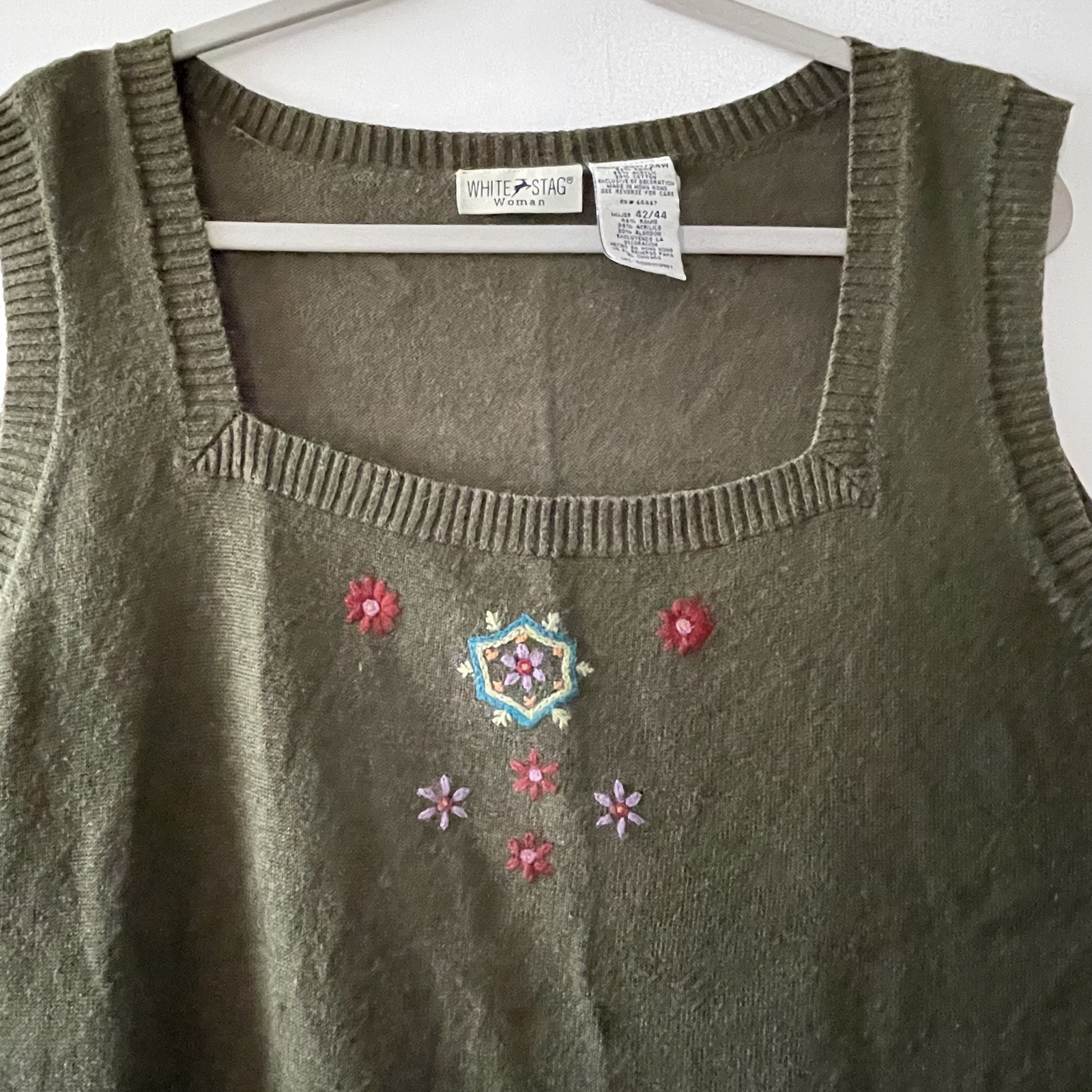 Y2K White Stag Women’s Green Embroidered Knit Tank Top Size 22W/24W-(C)